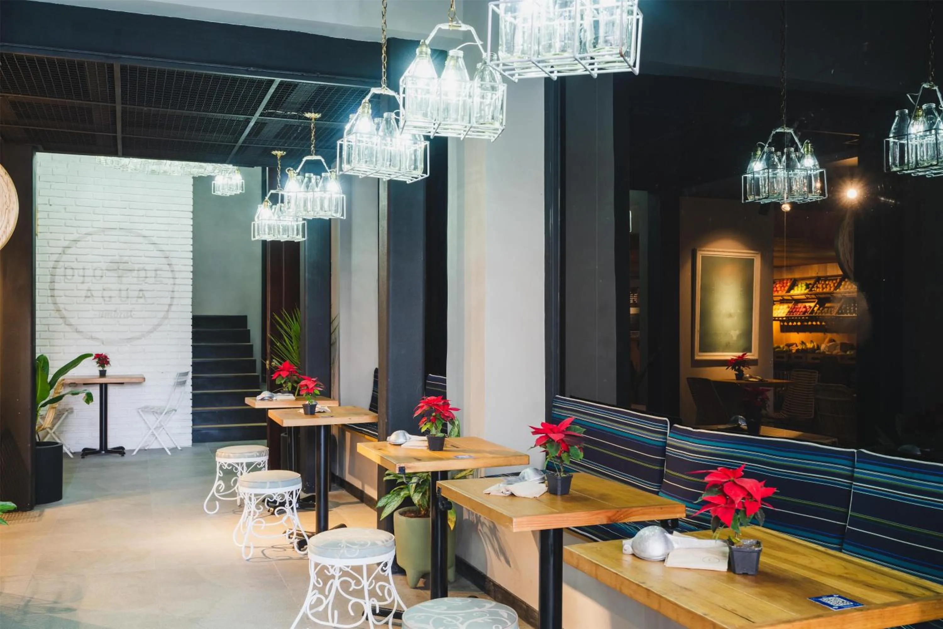 Restaurant/places to eat in Umbral, Curio Collection By Hilton