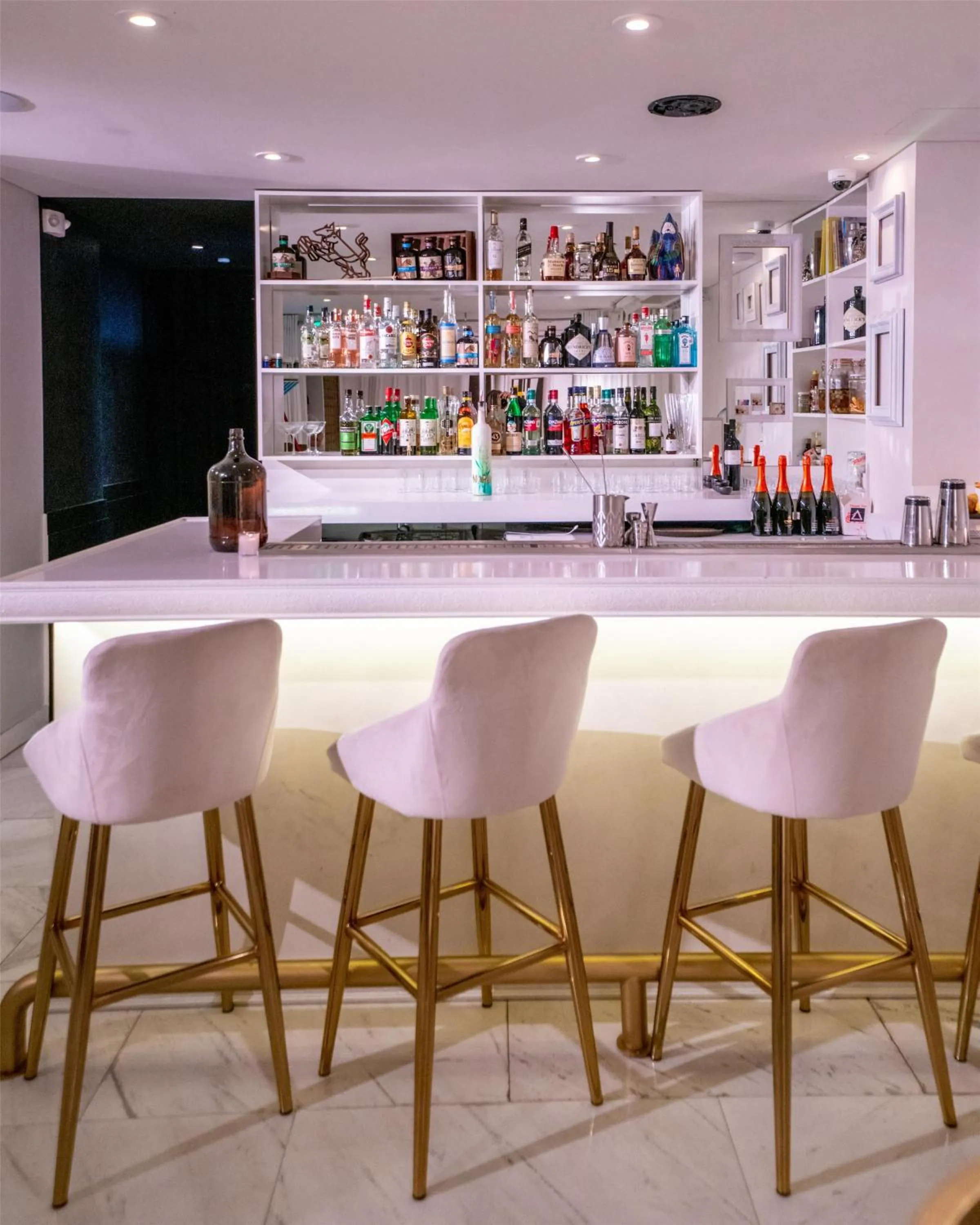 Lounge or bar in Umbral, Curio Collection By Hilton