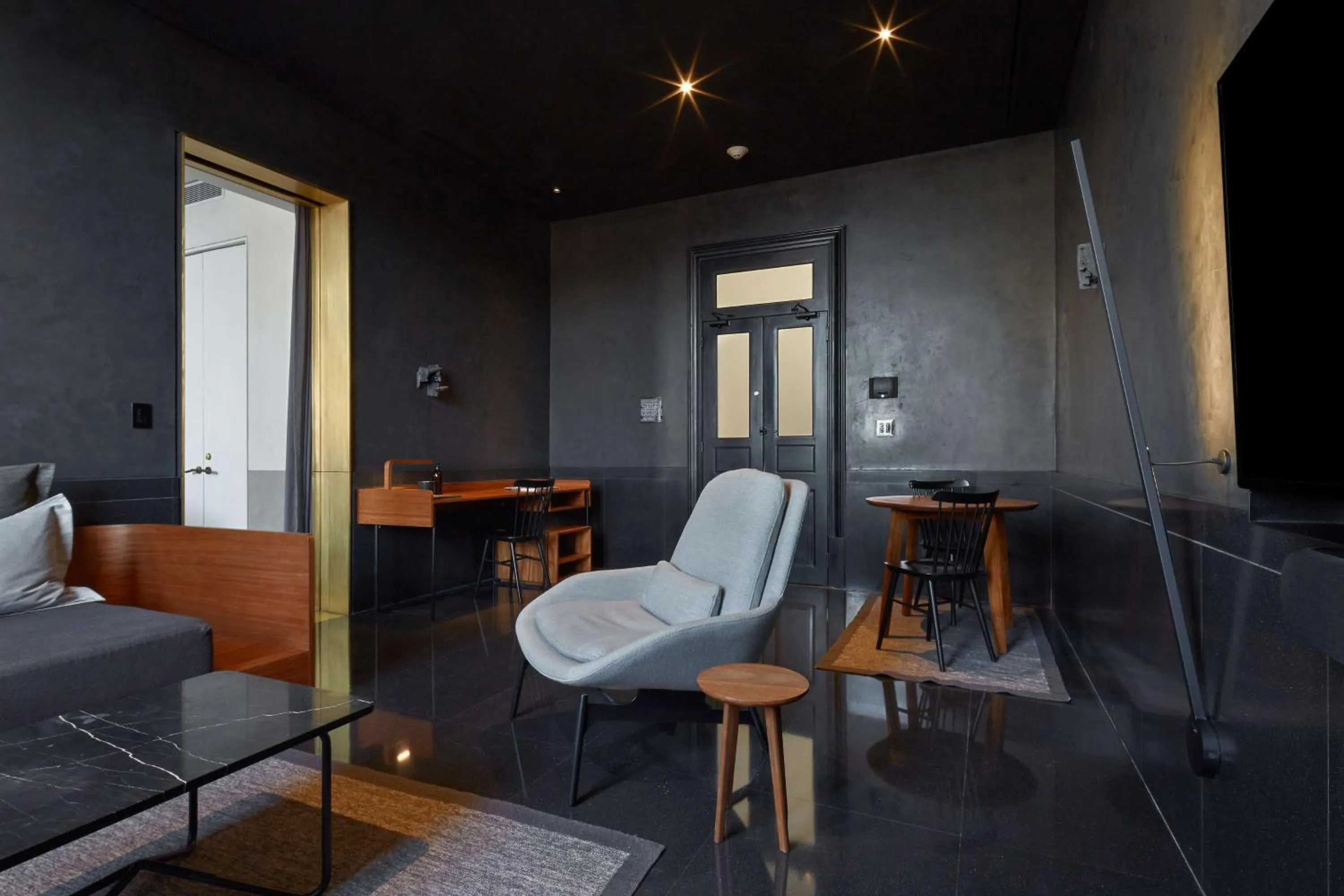 Living room, Bed in Umbral, Curio Collection By Hilton