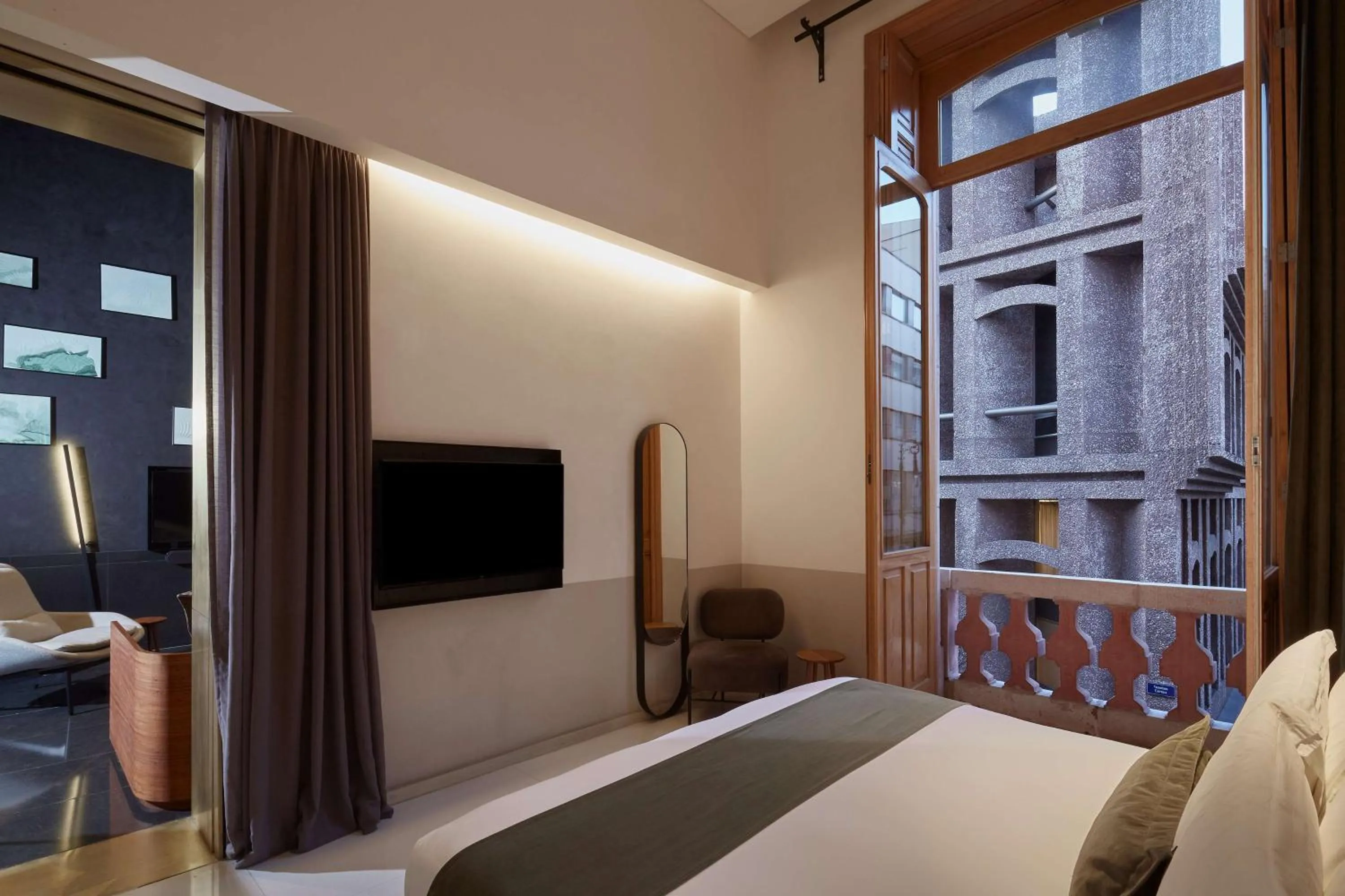 Bed in Umbral, Curio Collection By Hilton