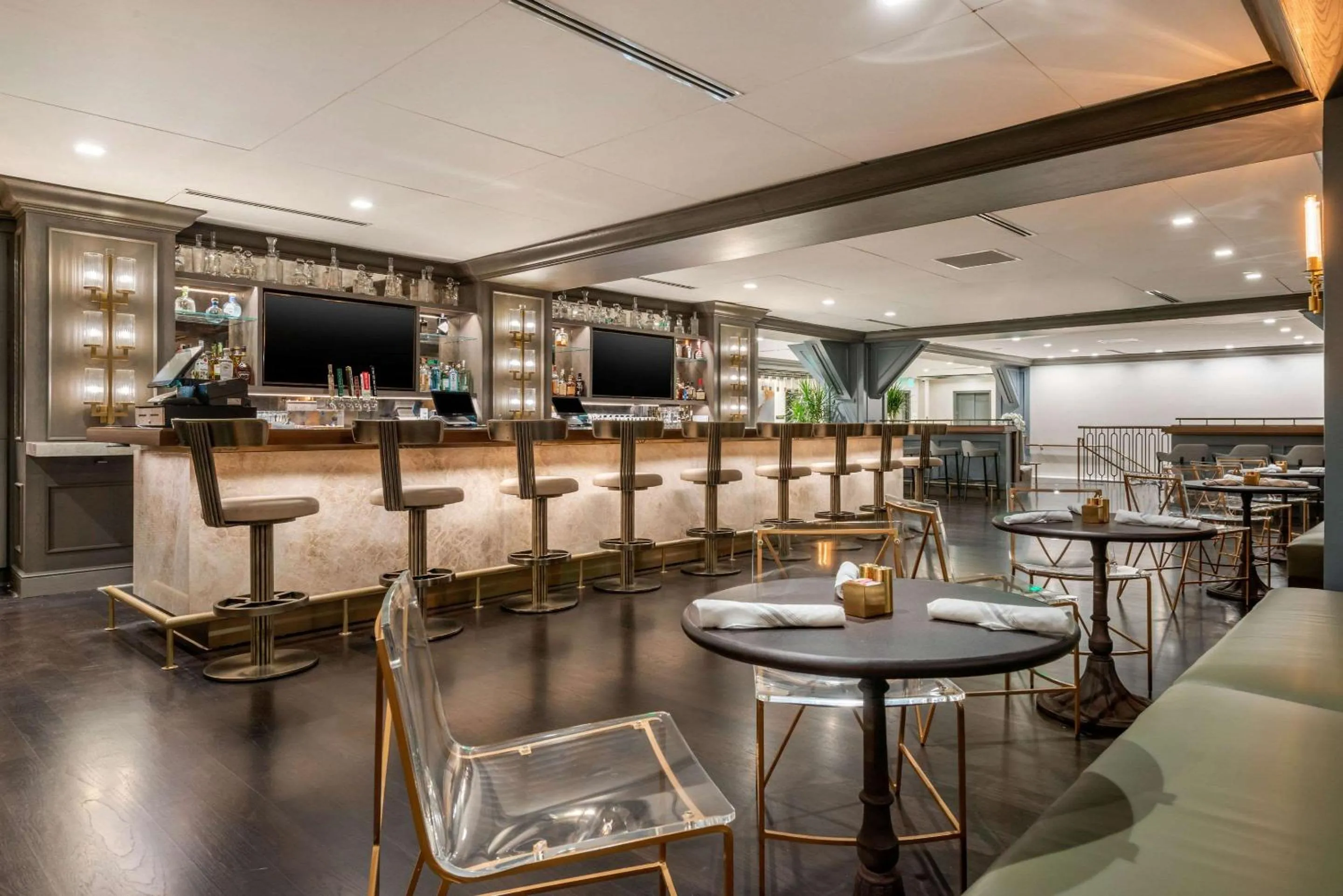 Restaurant/places to eat in Cambria Hotel Houston Downtown Convention Center