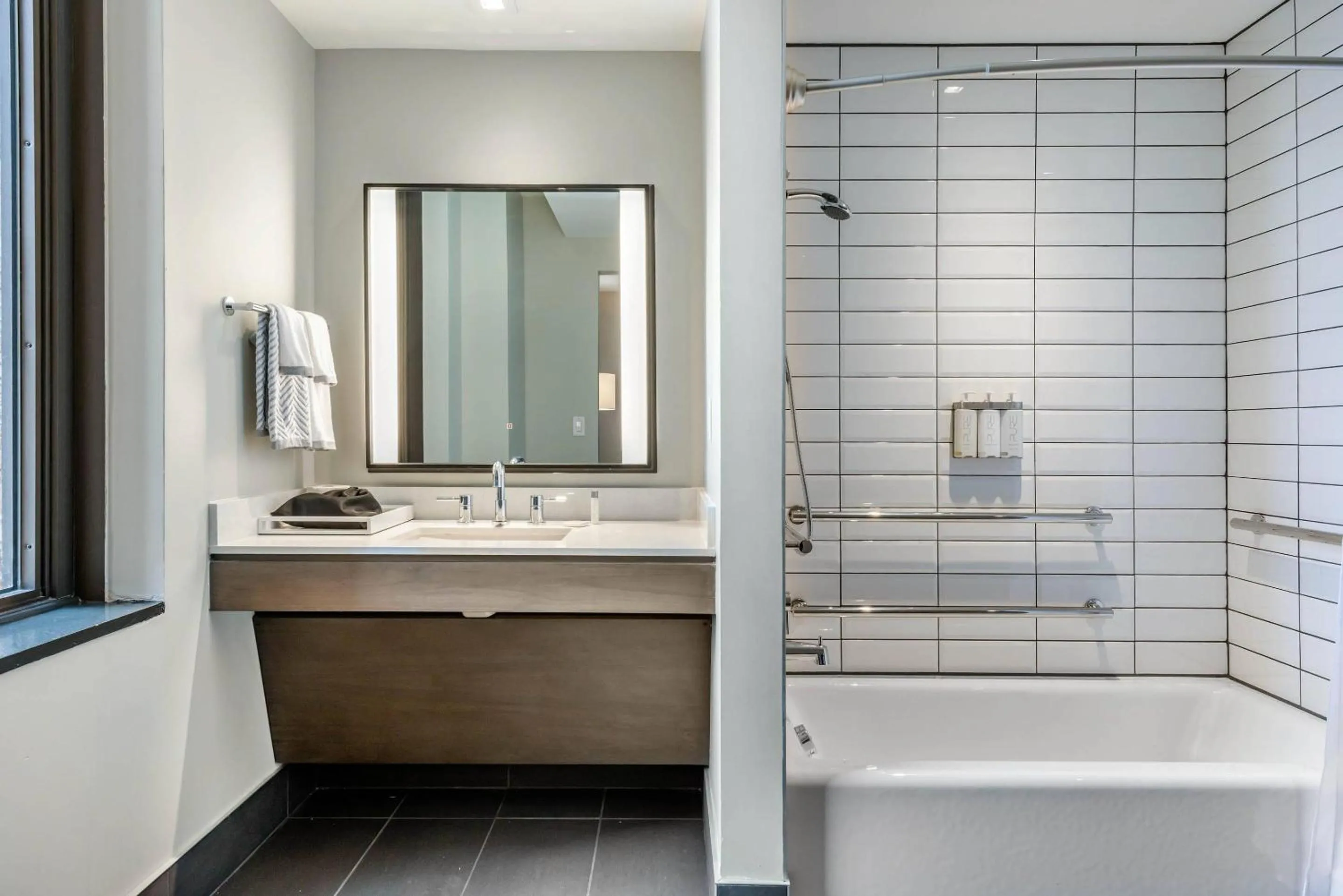 Bedroom in Cambria Hotel Houston Downtown Convention Center