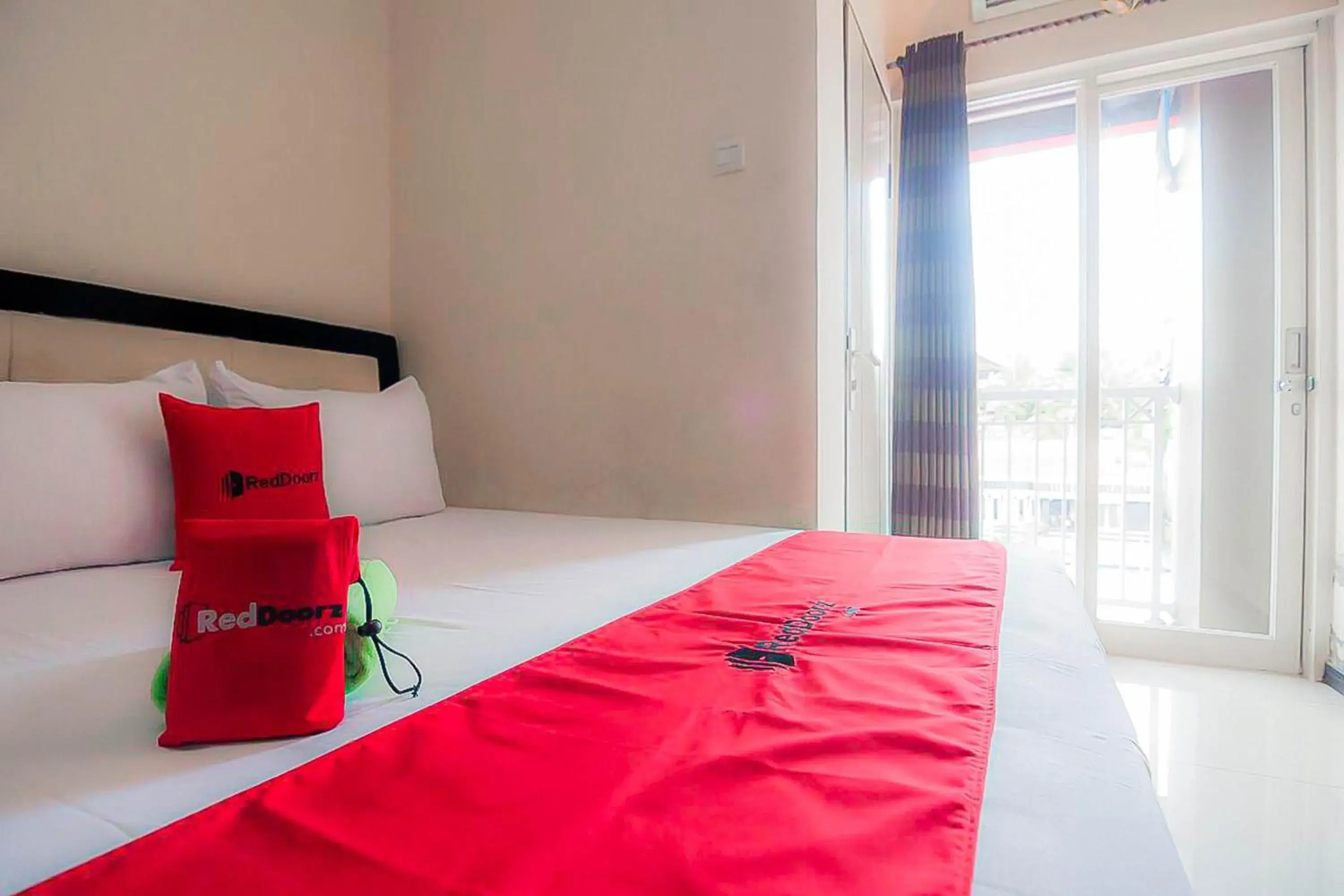 Bedroom, Bed in RedDoorz near E Walk Mall Balikpapan Bedroom, Bed in RedDoorz near E Walk Mall Balikpapan