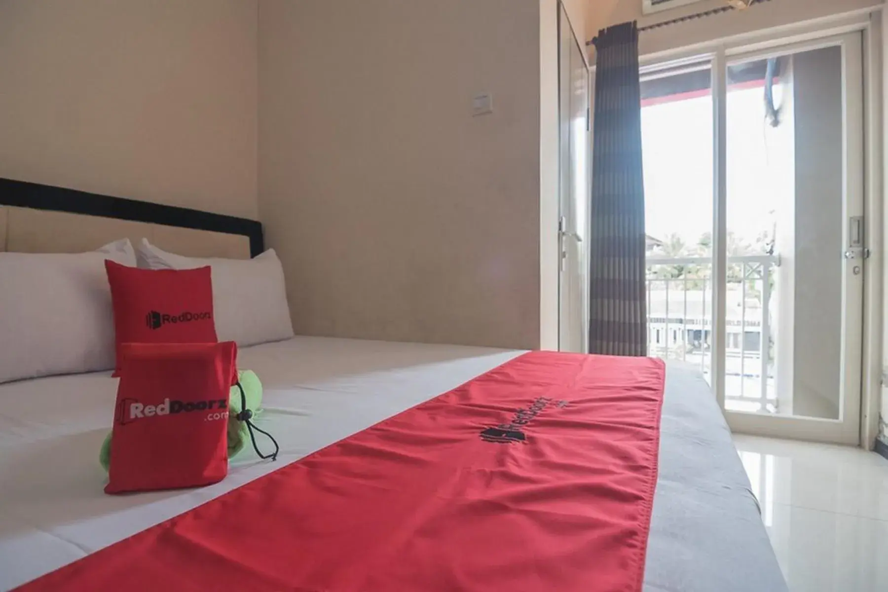Bedroom, Bed in RedDoorz near E Walk Mall Balikpapan Bedroom, Bed in RedDoorz near E Walk Mall Balikpapan