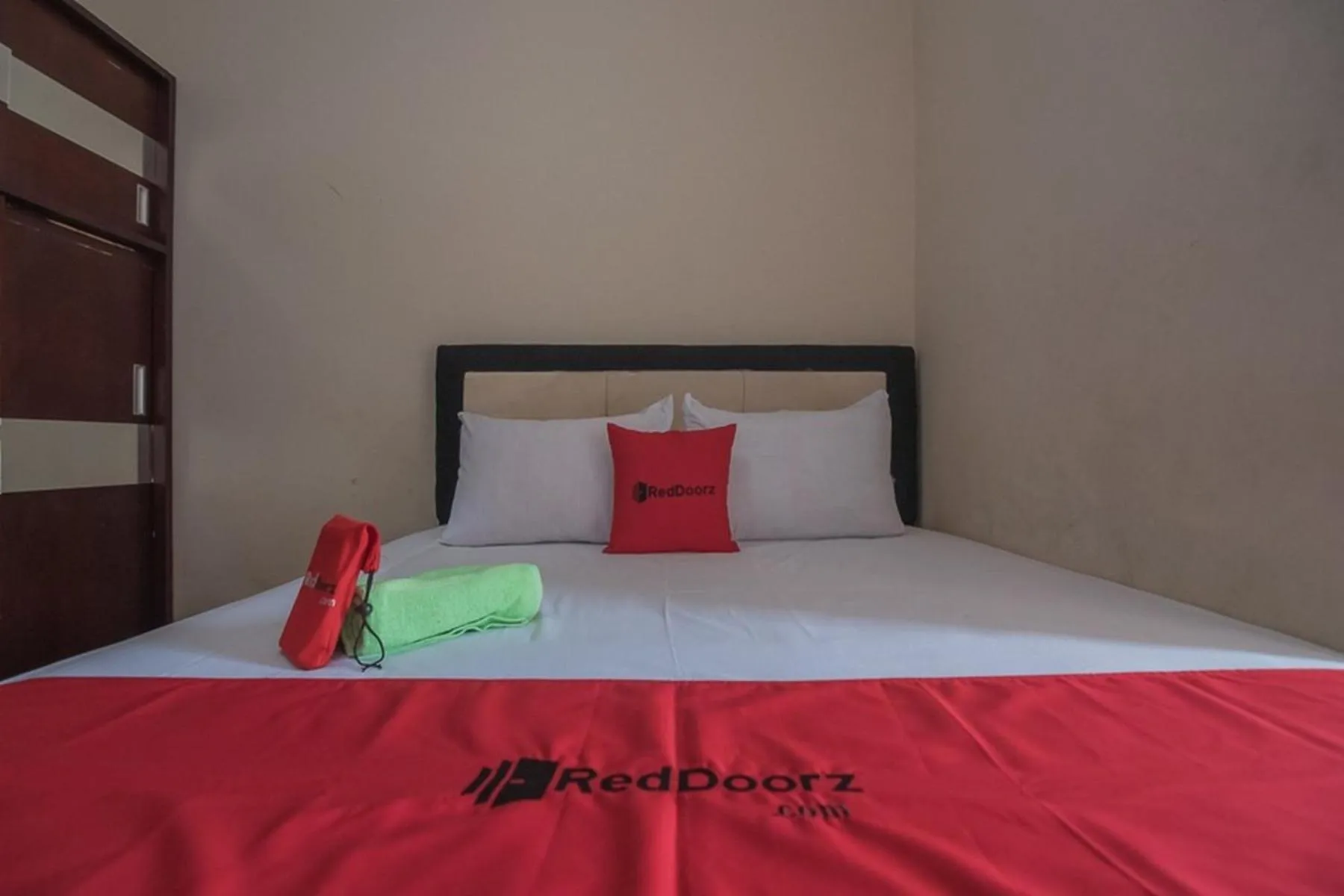 Bedroom, Bed in RedDoorz near E Walk Mall Balikpapan