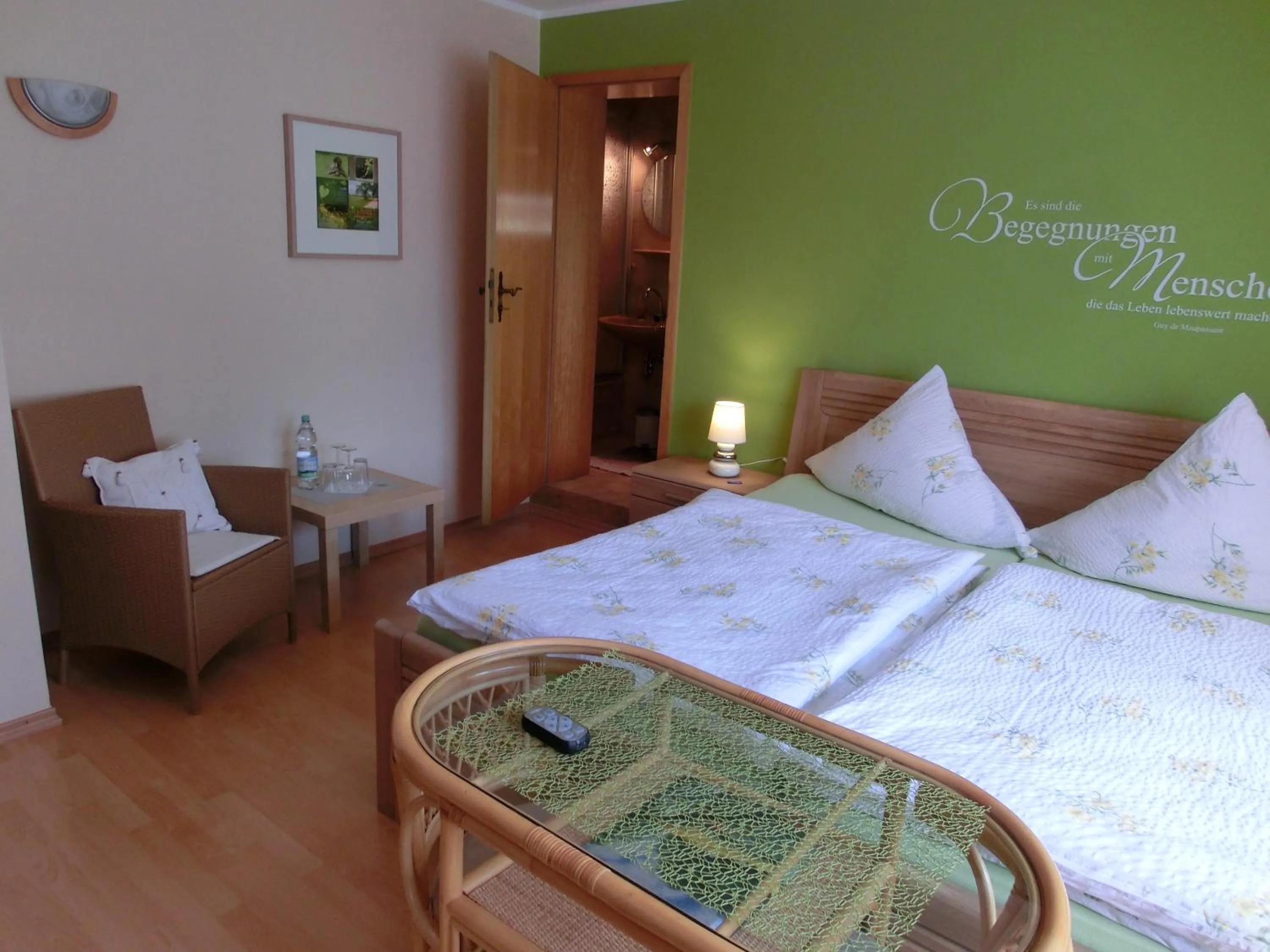 Photo of the whole room, Bed in Ferienweingut Hirschen Schulstraße