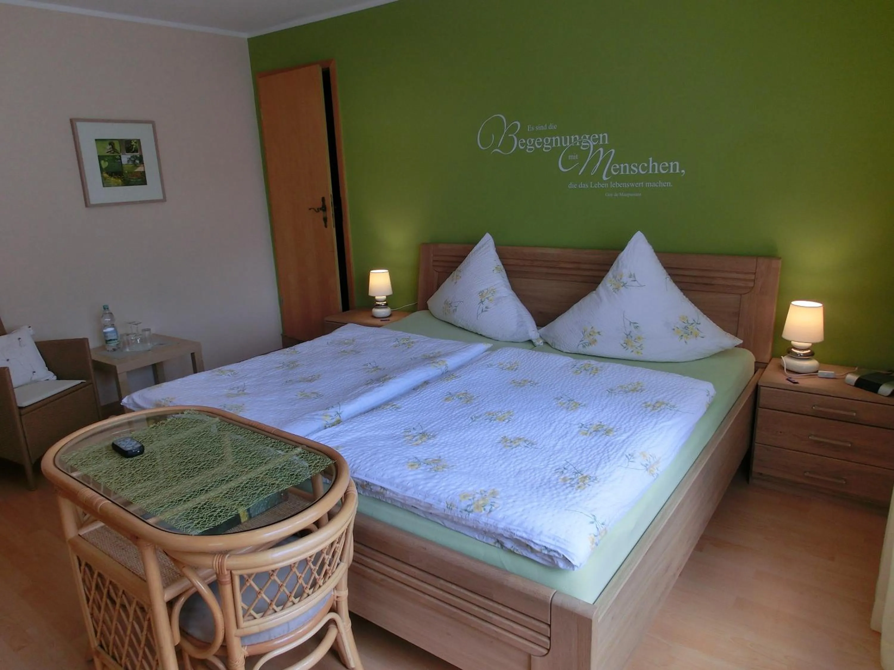 Photo of the whole room, Bed in Ferienweingut Hirschen Schulstraße