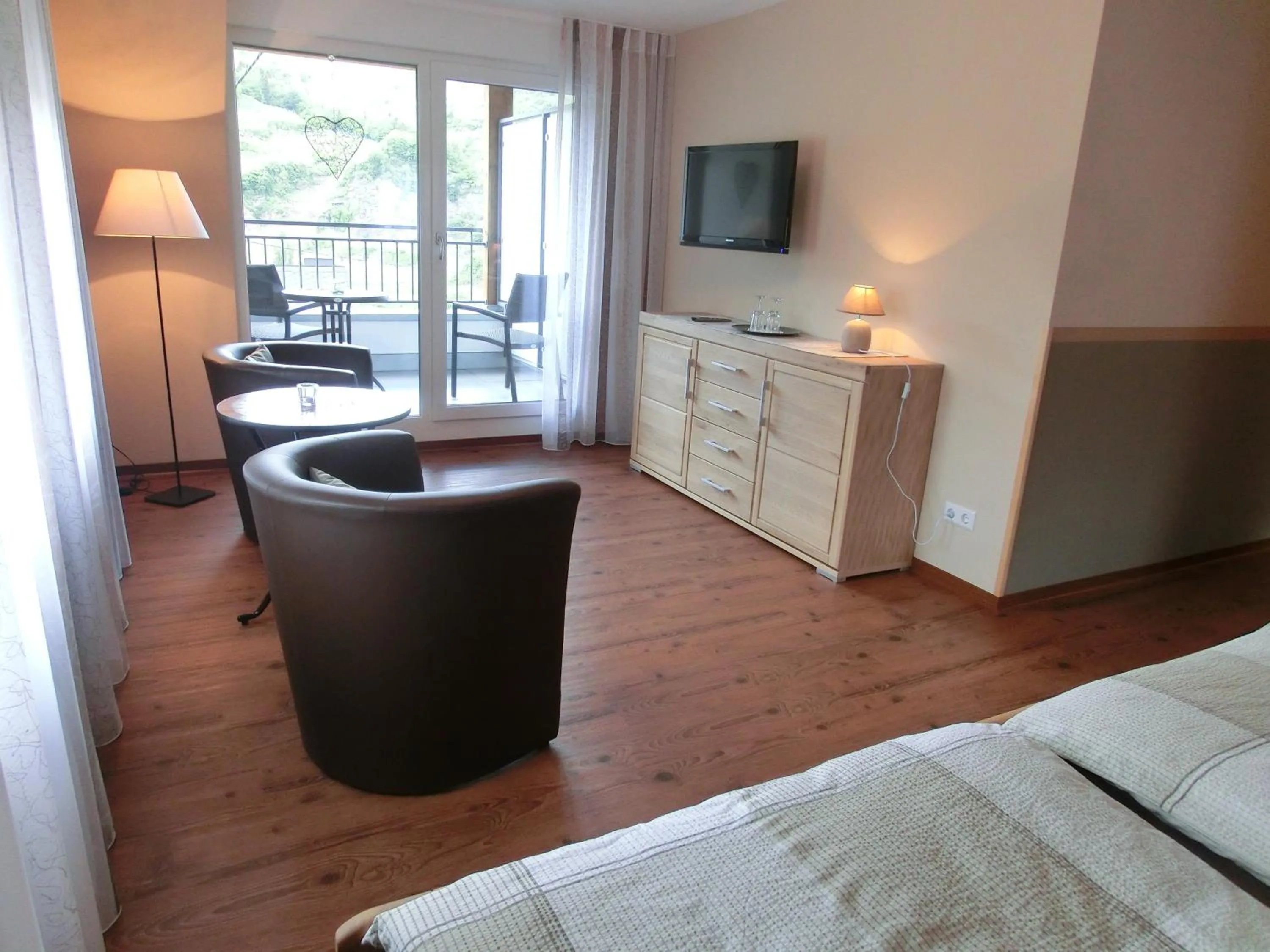 Photo of the whole room, Bed in Ferienweingut Hirschen Schulstraße
