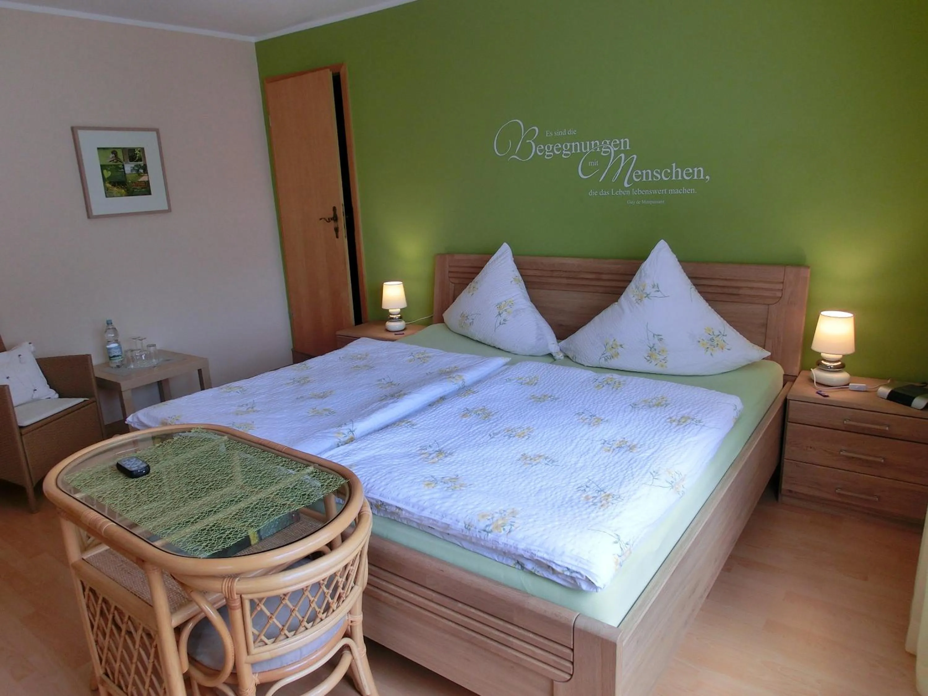 Photo of the whole room, Bed in Ferienweingut Hirschen Schulstraße