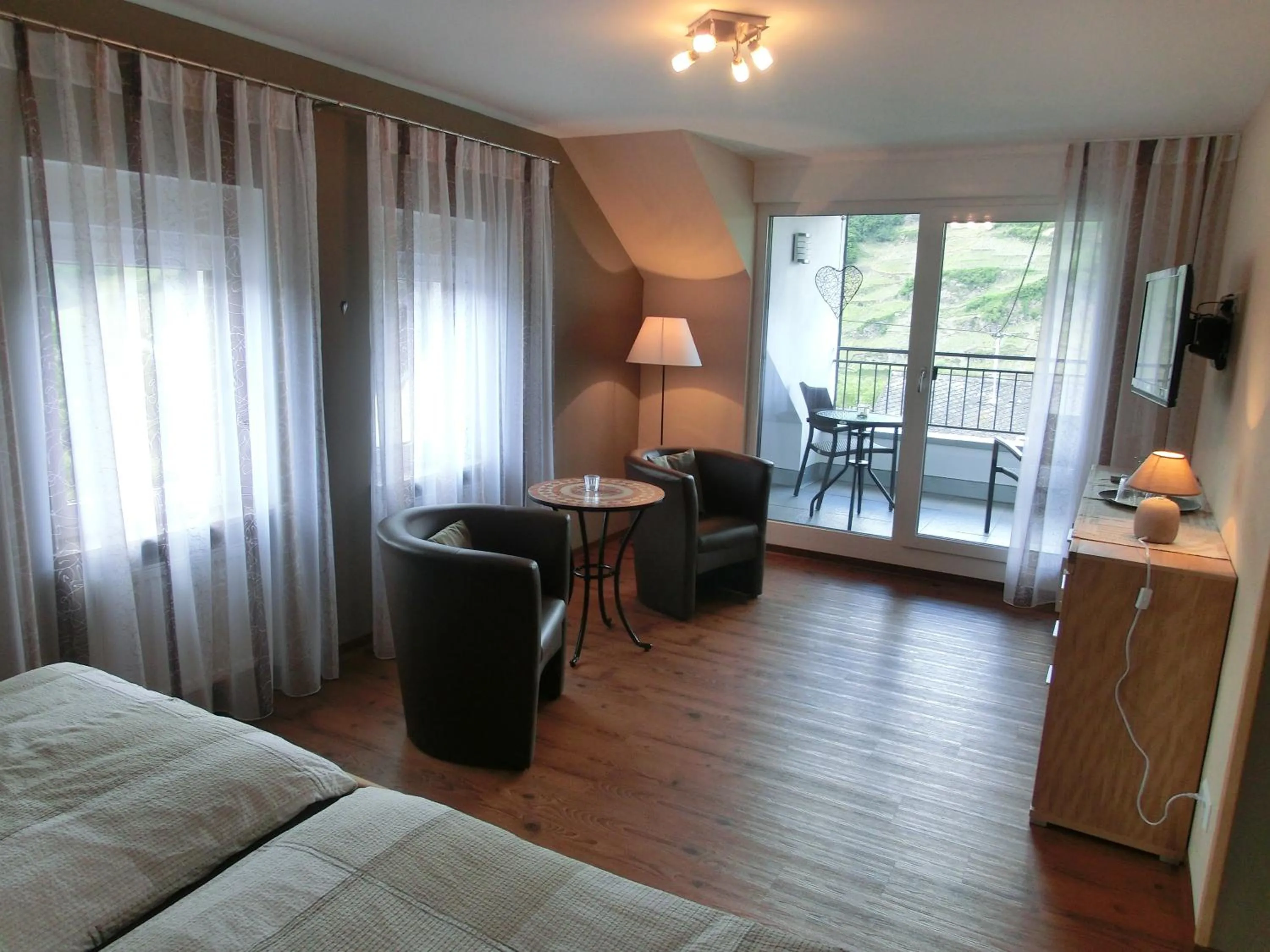 Photo of the whole room, Bed in Ferienweingut Hirschen Schulstraße
