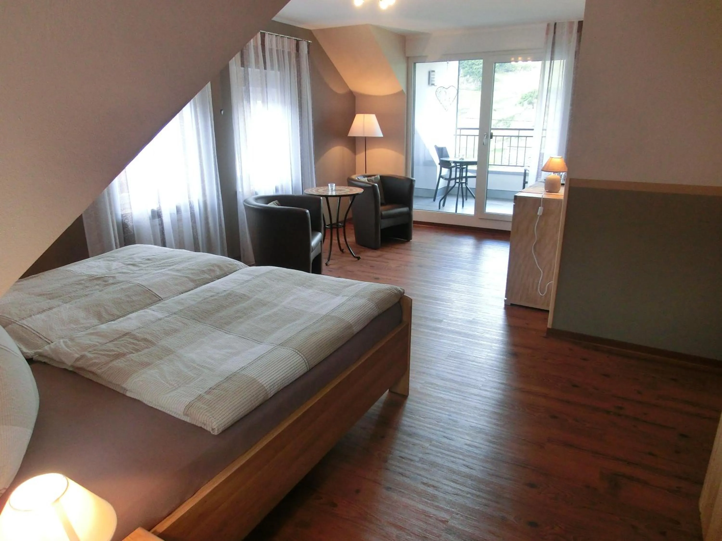 Photo of the whole room, Bed in Ferienweingut Hirschen Schulstraße