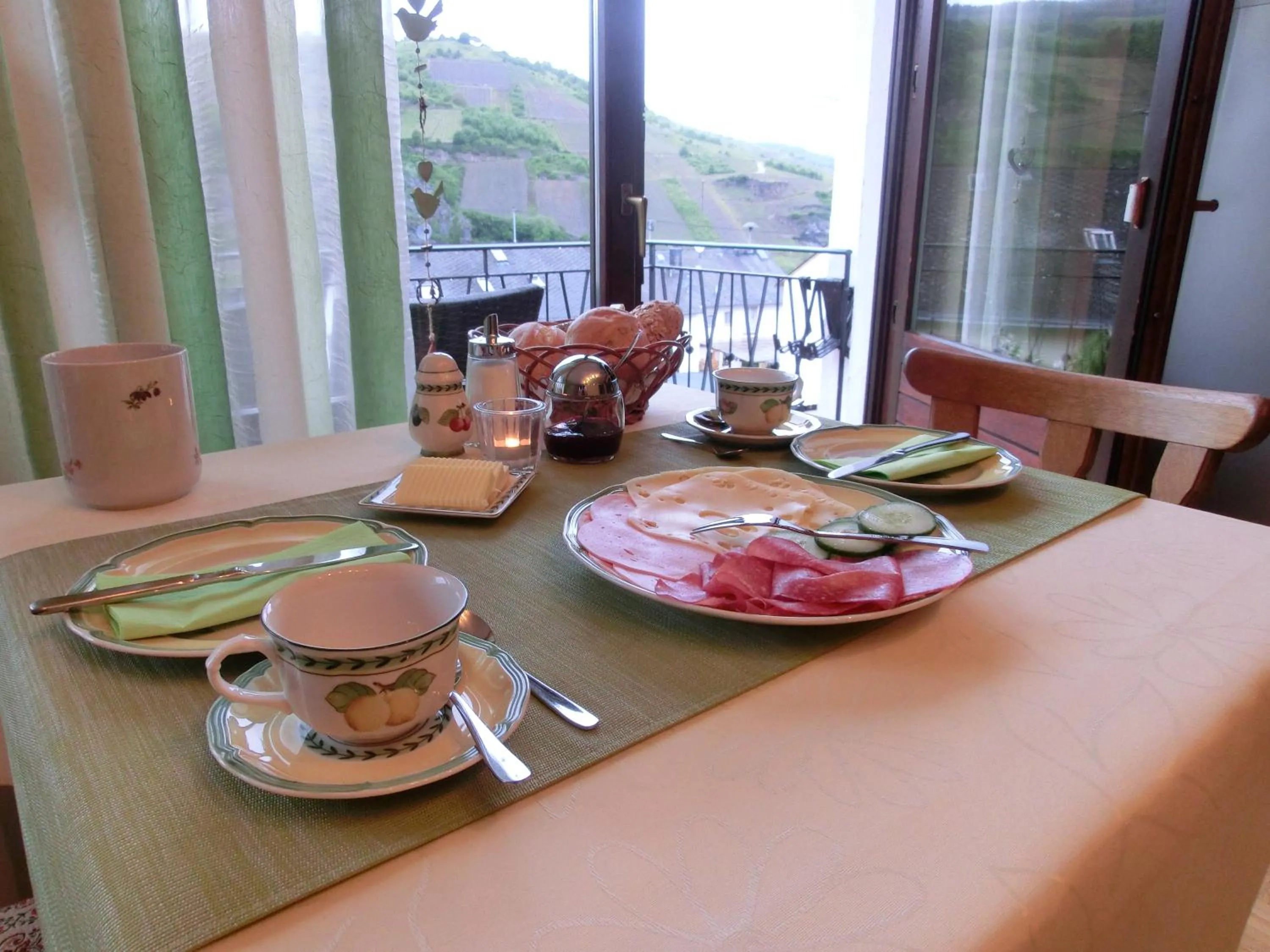 Food and drinks in Ferienweingut Hirschen Schulstraße