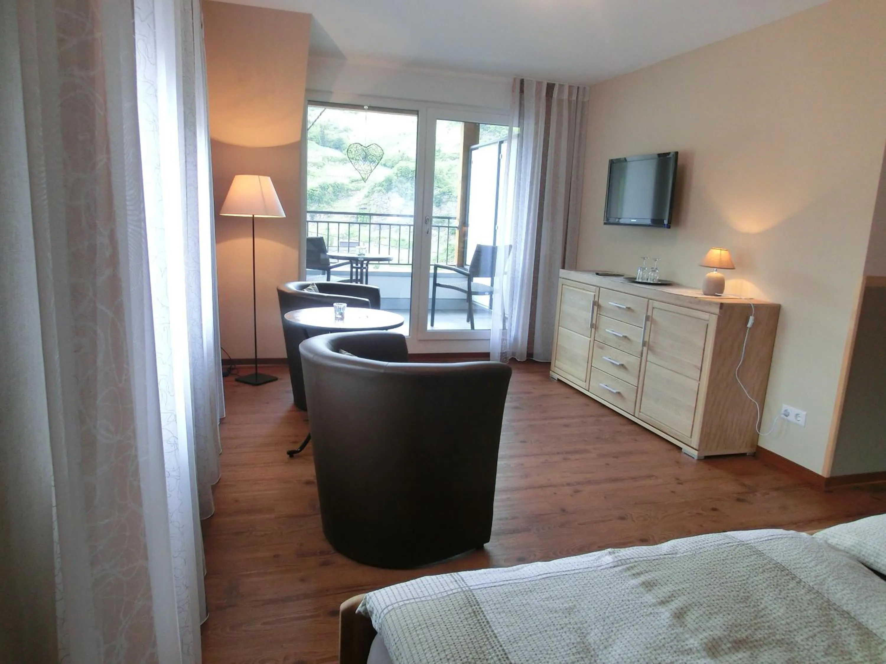 Photo of the whole room, Bed in Ferienweingut Hirschen Schulstraße