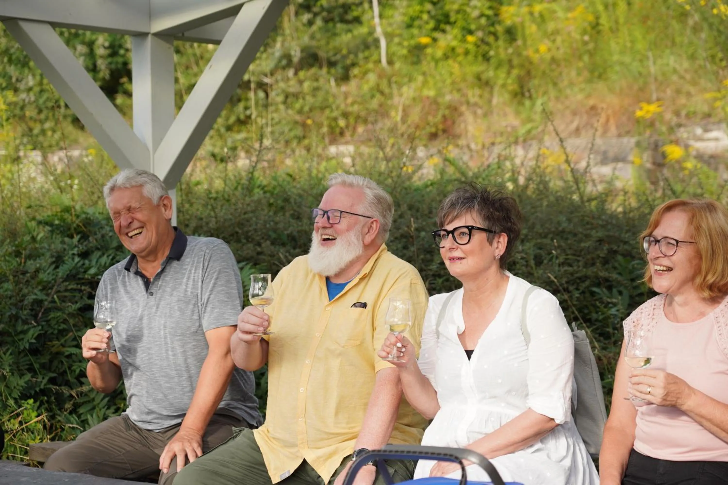 group of guests in Ferienweingut Hirschen Schulstraße