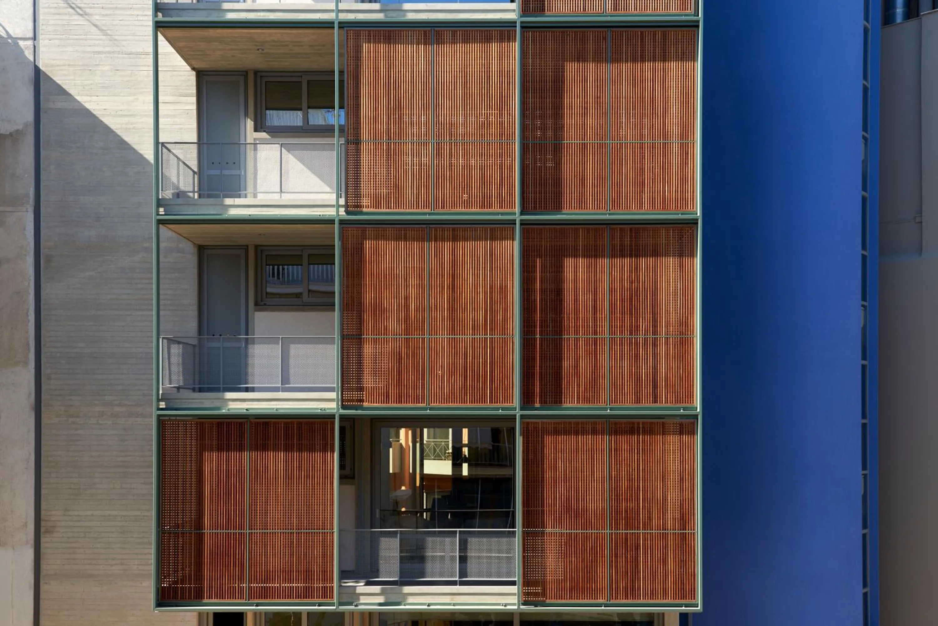 Facade/entrance in Athens BlueBuilding