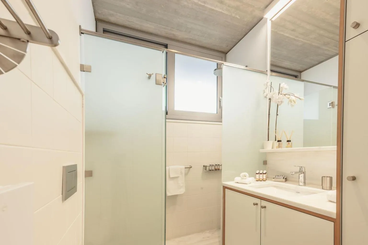 Bathroom in Athens BlueBuilding