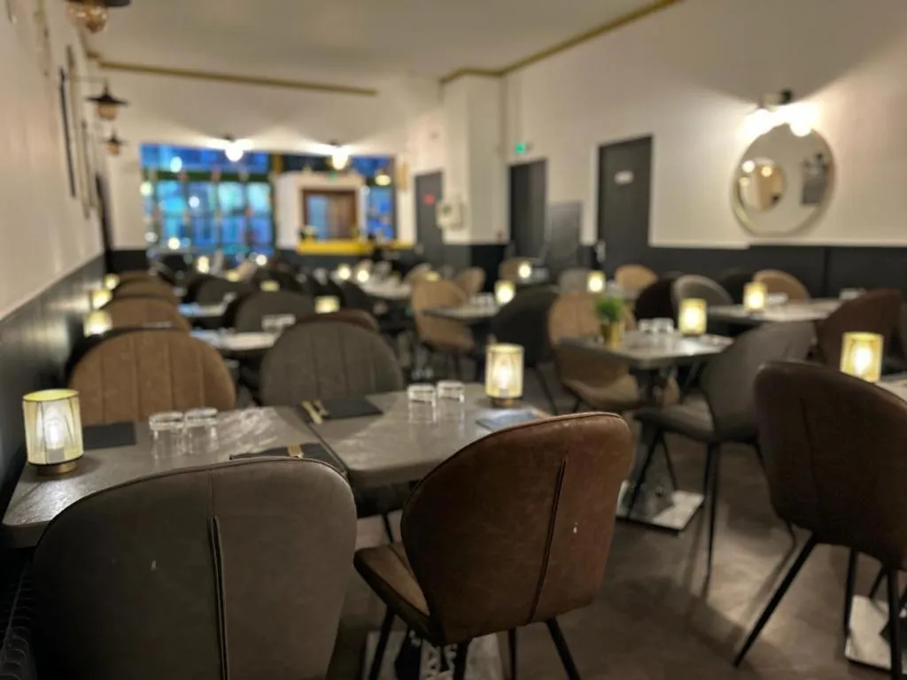 Dining area in Hôtel Le Paris Brest