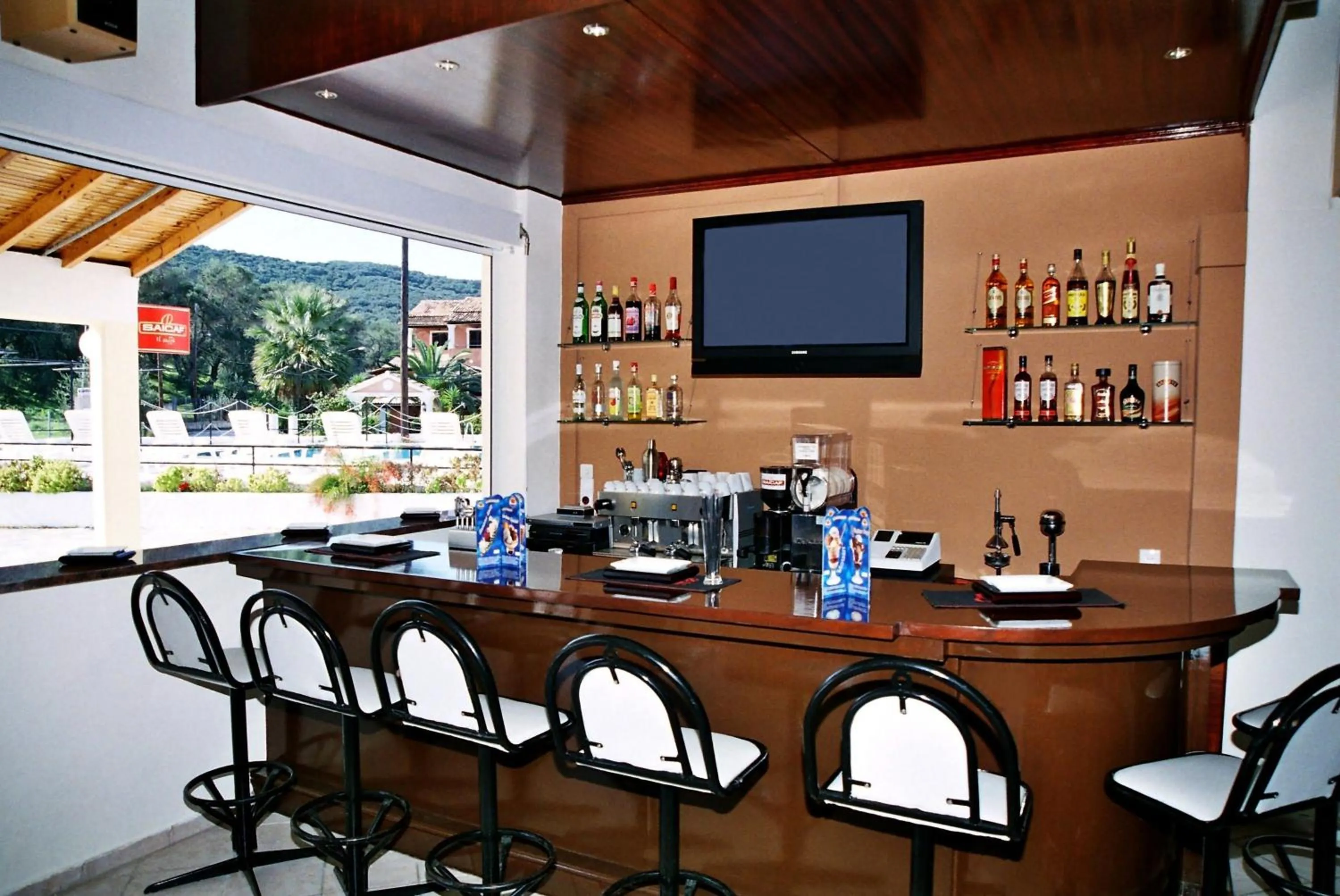 Lounge or bar in Hotel Prassino Nissi