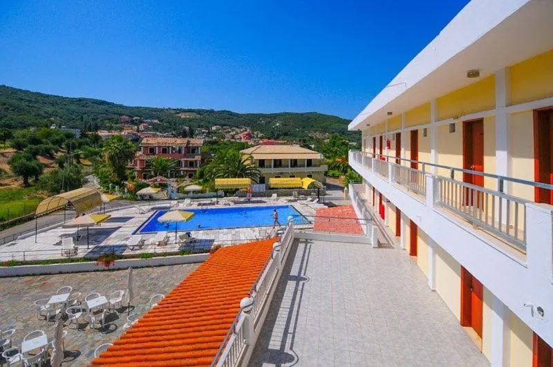 Day in Hotel Prassino Nissi