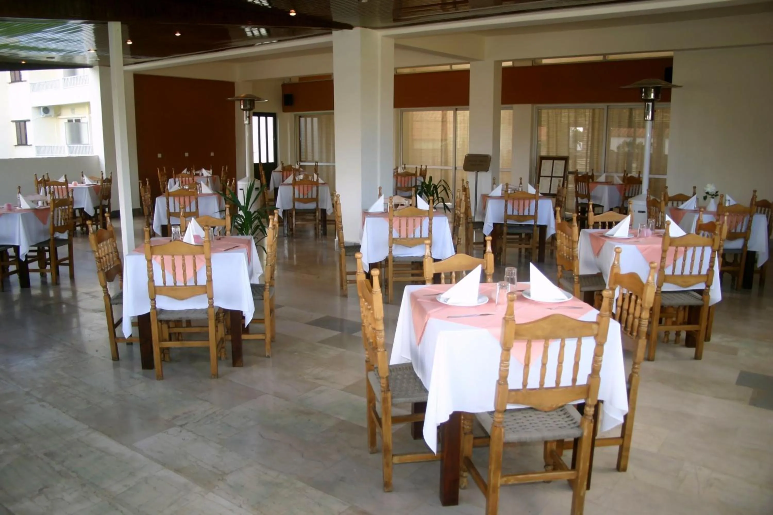 Restaurant/places to eat in Hotel Prassino Nissi