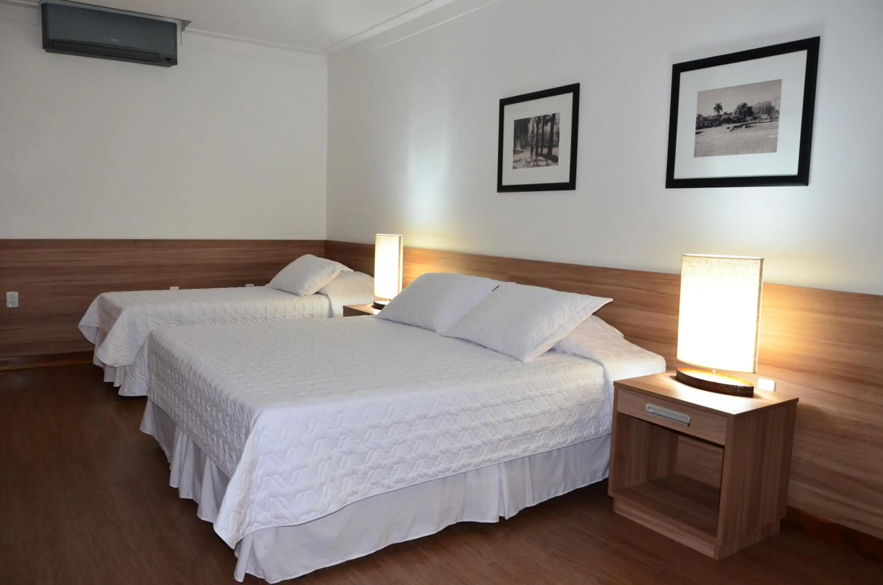 Photo of the whole room, Bed in Hotel Metrópole