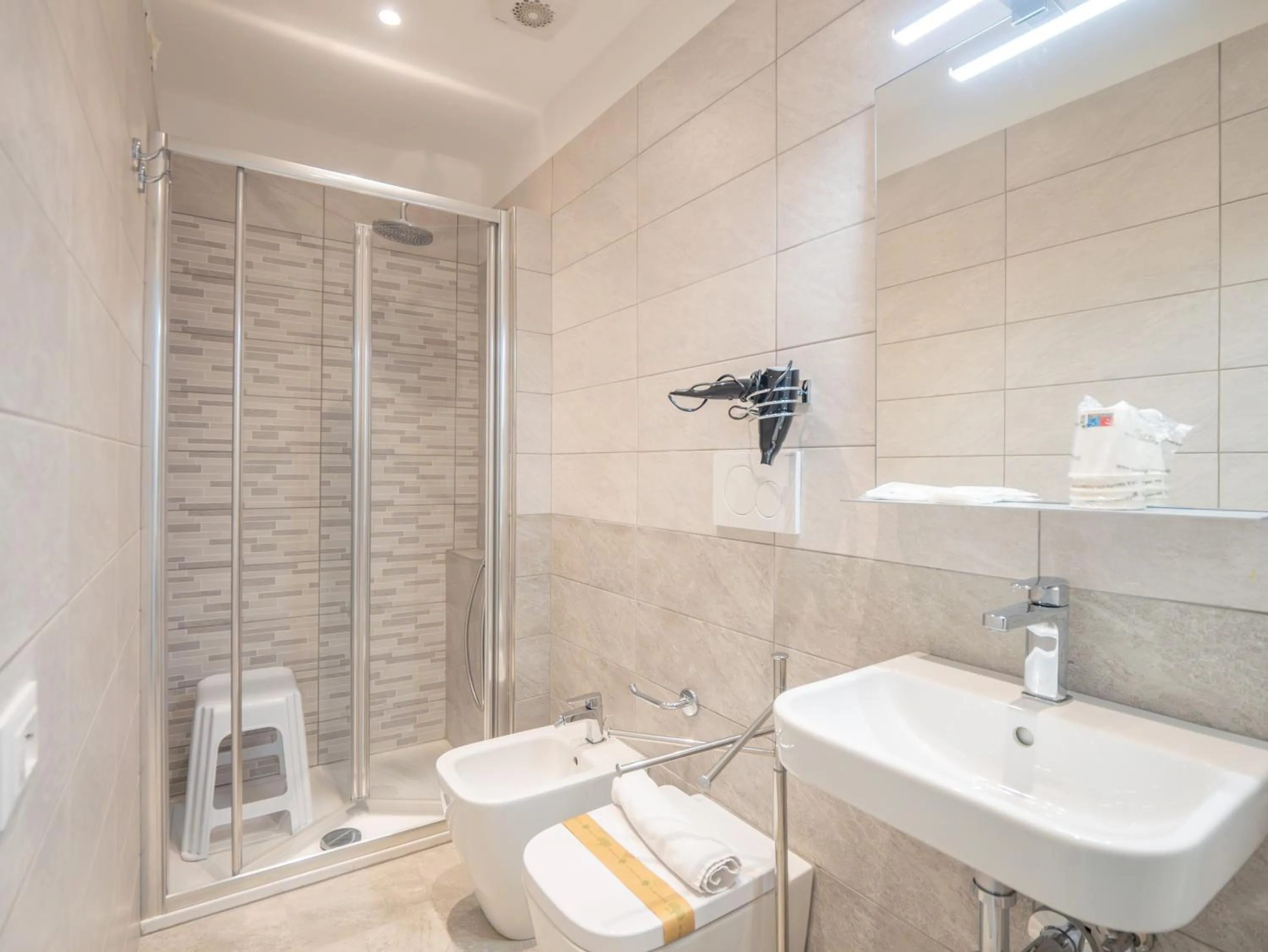 Shower in Hotel La Bussola