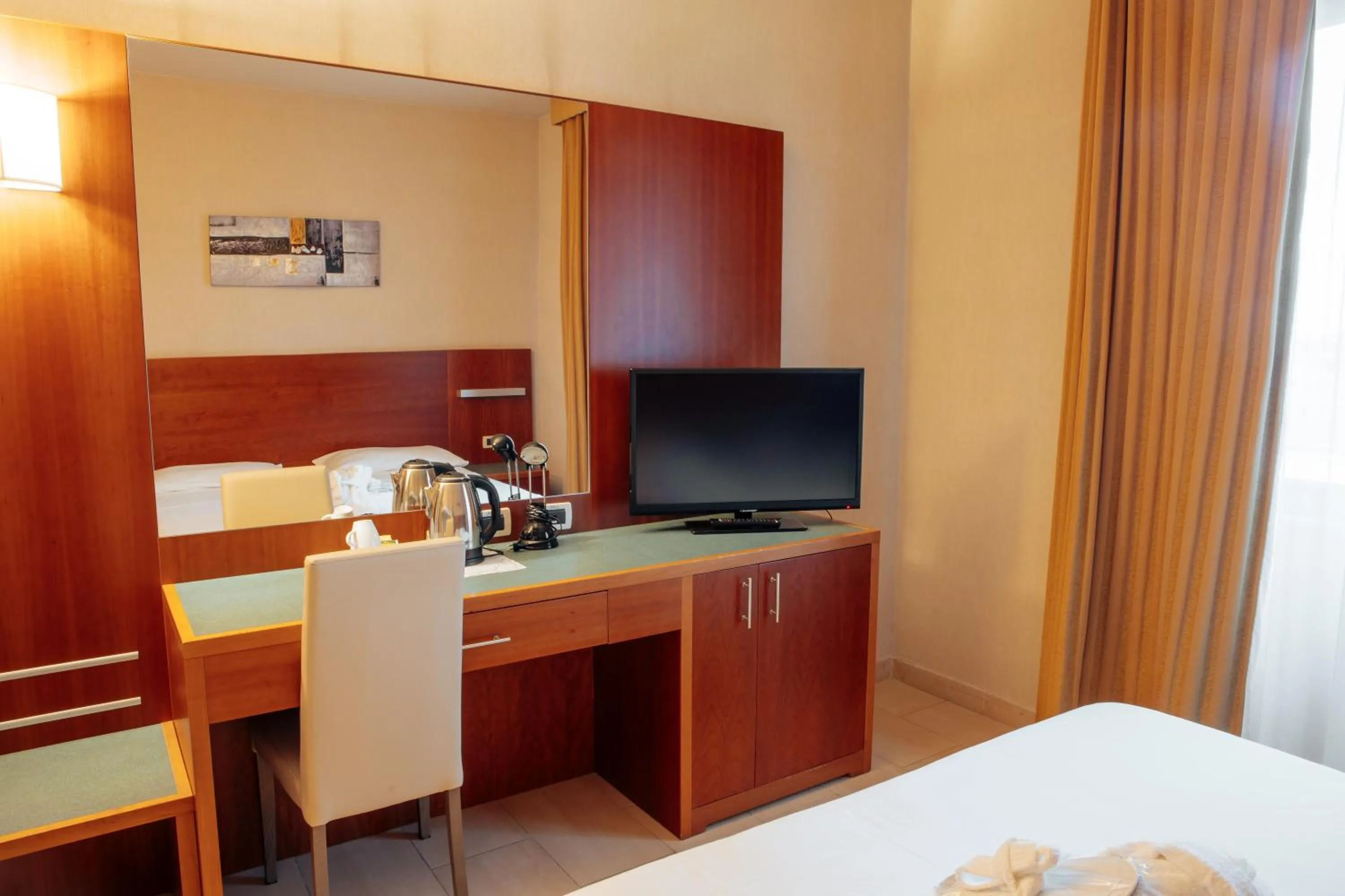 TV and multimedia, Bed in Hotel Amico
