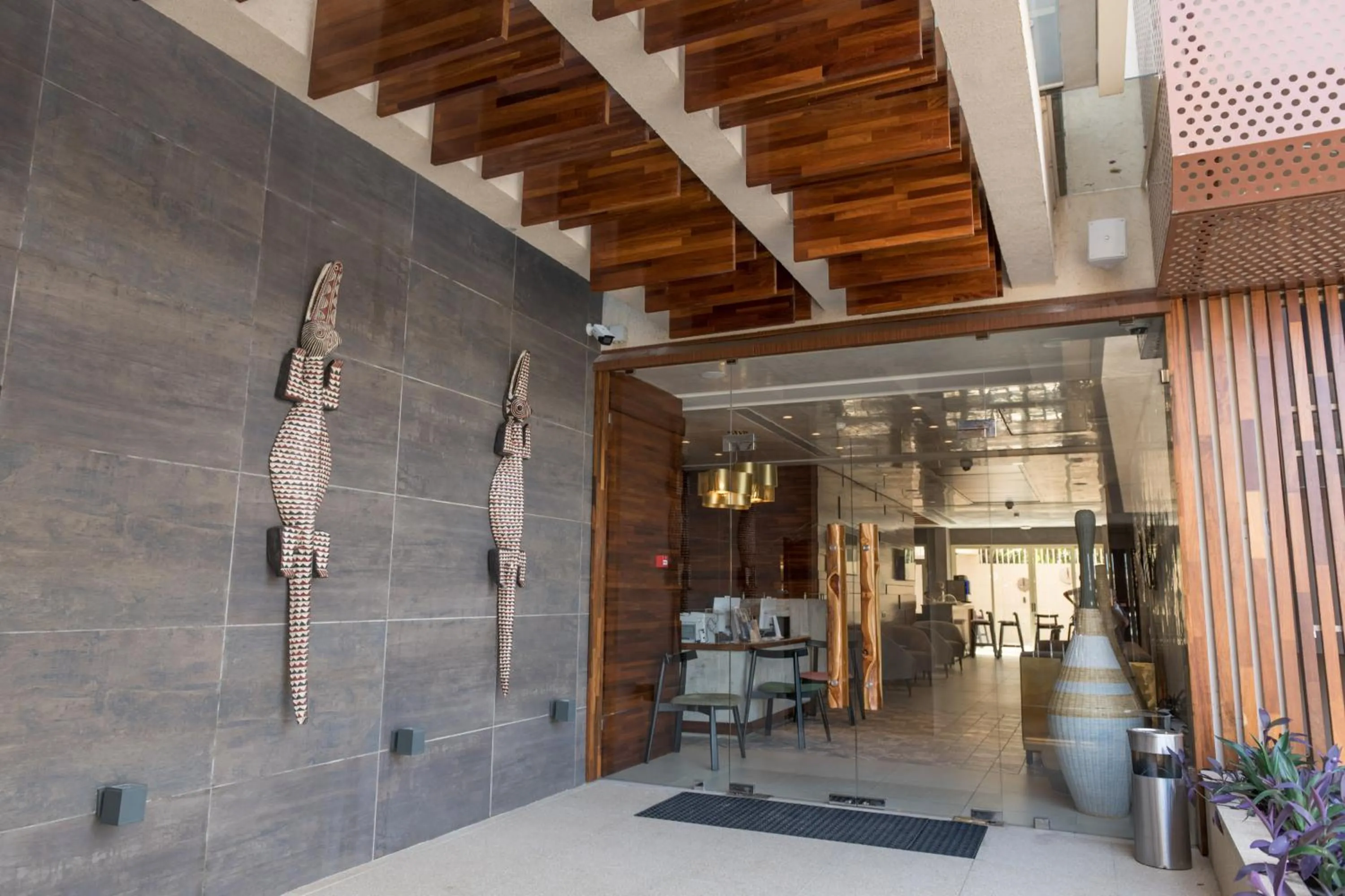 Roots Hotel Apartments Abidjan