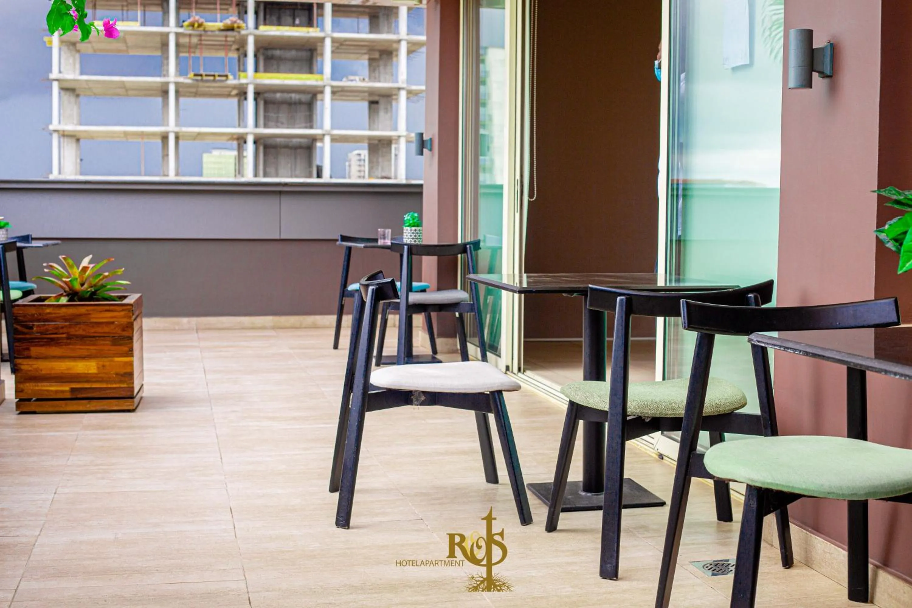 Roots Hotel Apartments Abidjan