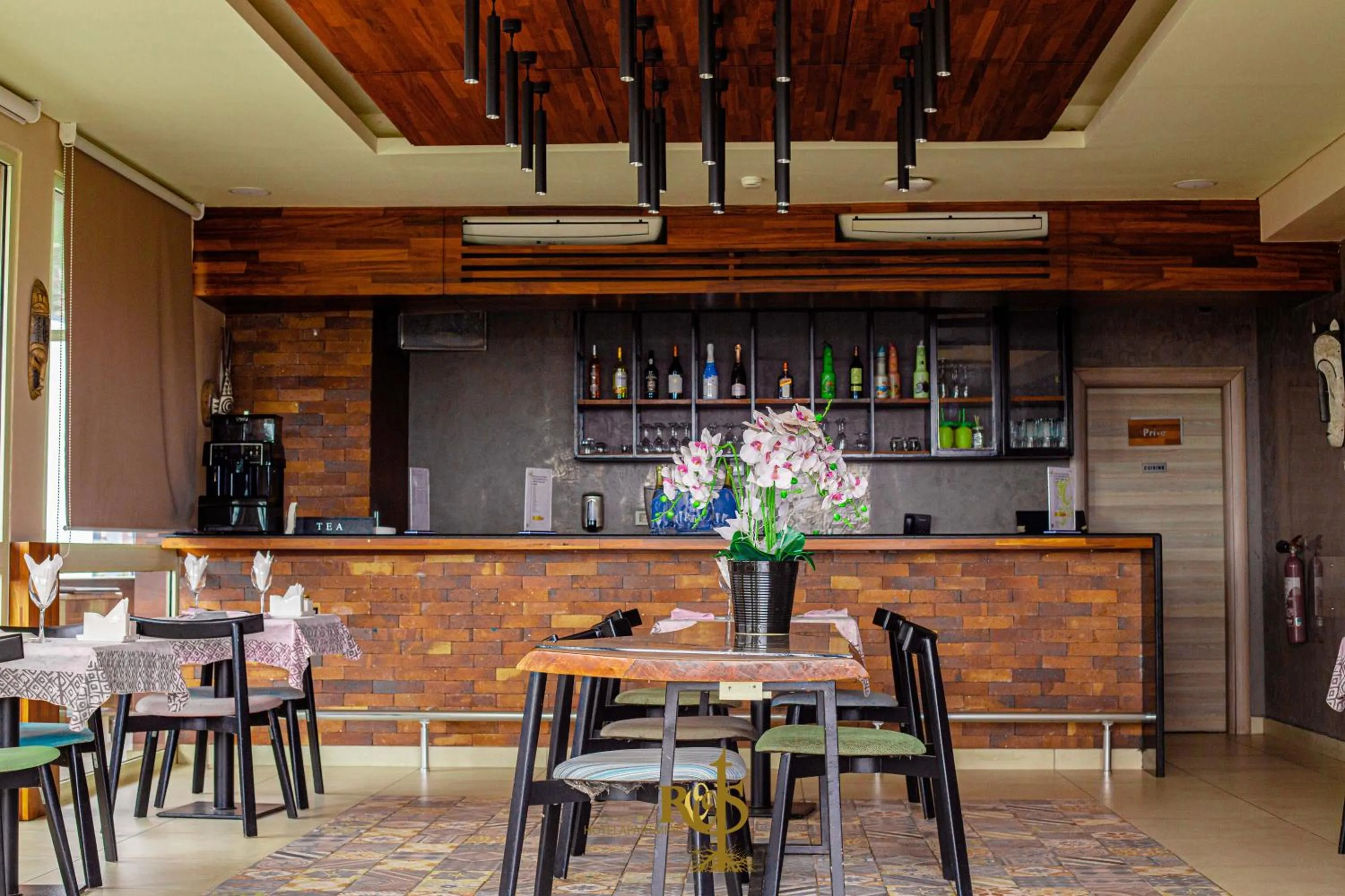 Roots Hotel Apartments Abidjan