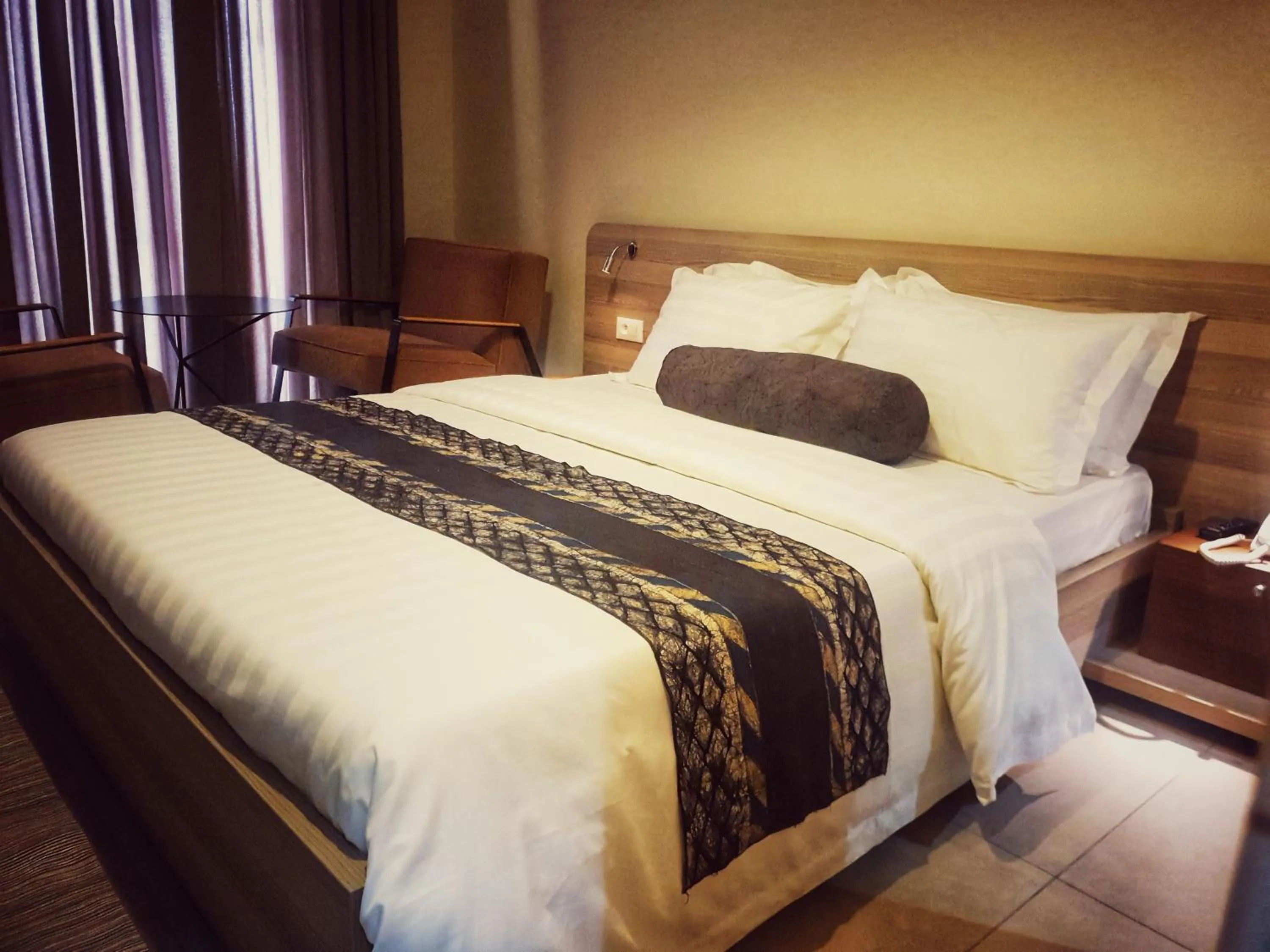 Bed in Roots Hotel Apartments Abidjan