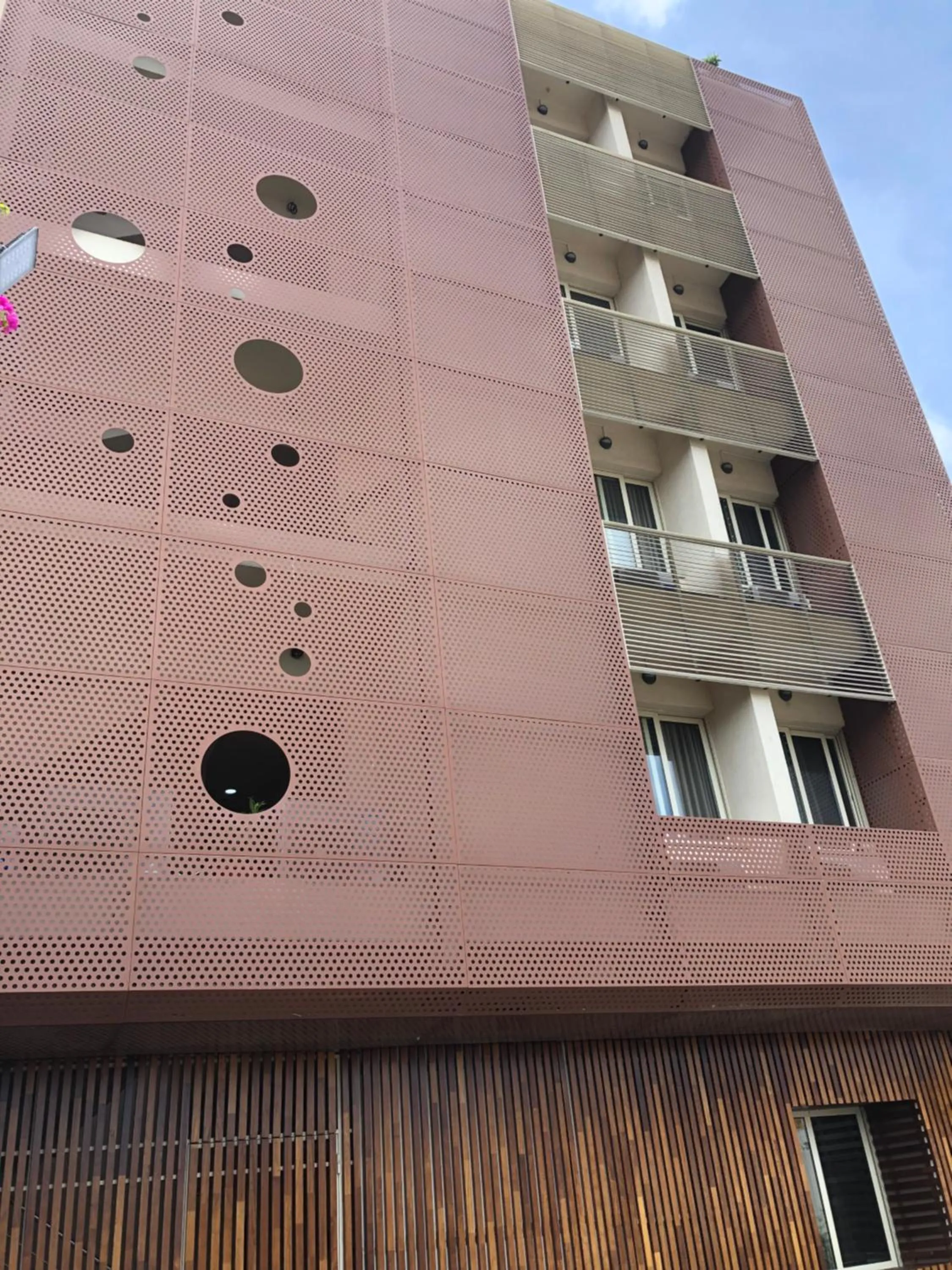 Roots Hotel Apartments Abidjan