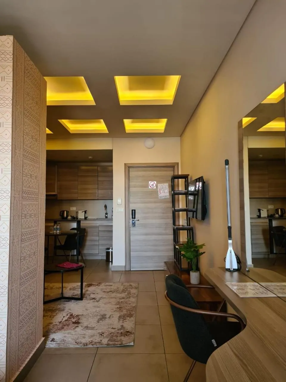 Roots Hotel Apartments Abidjan