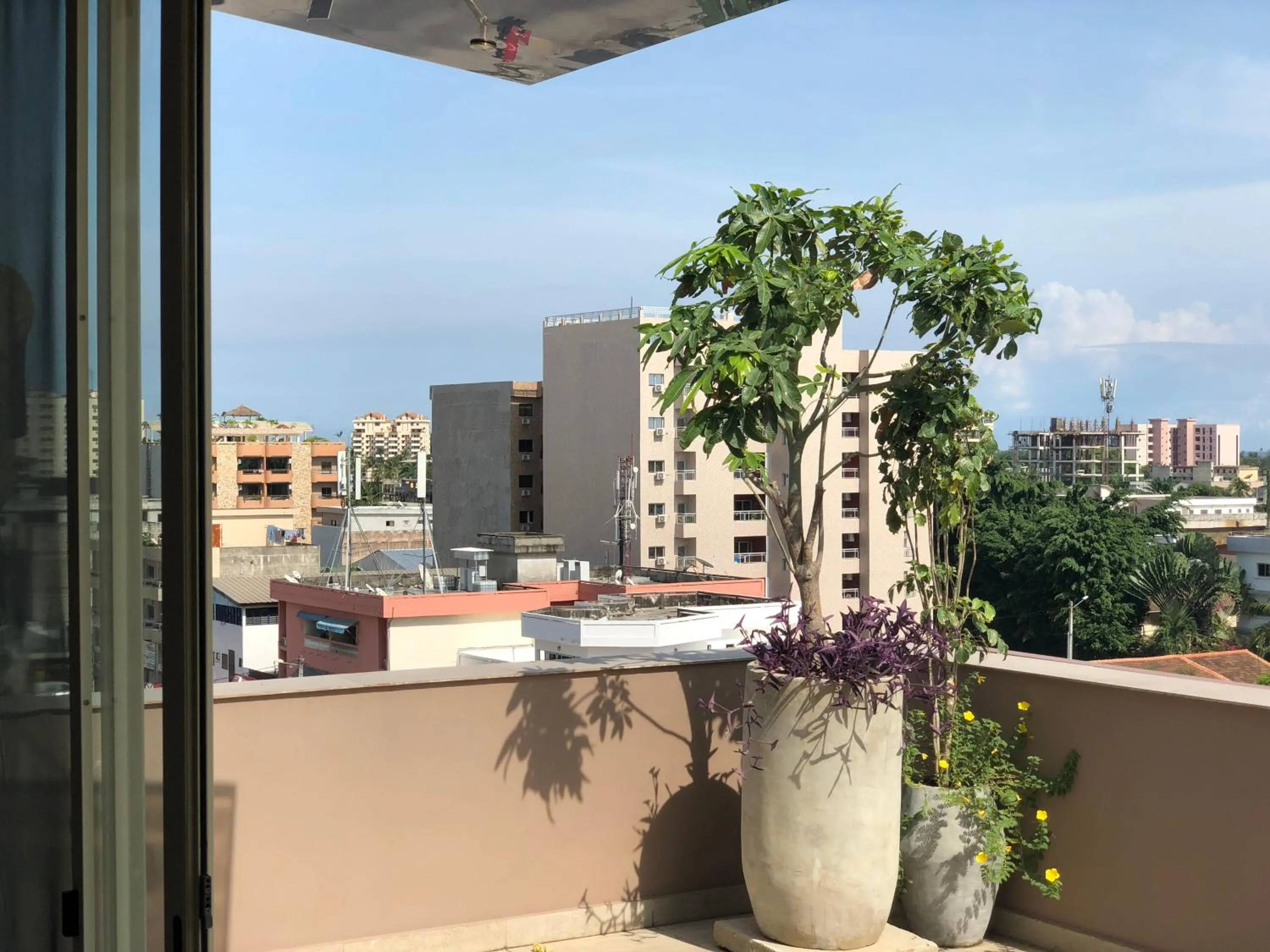 Roots Hotel Apartments Abidjan