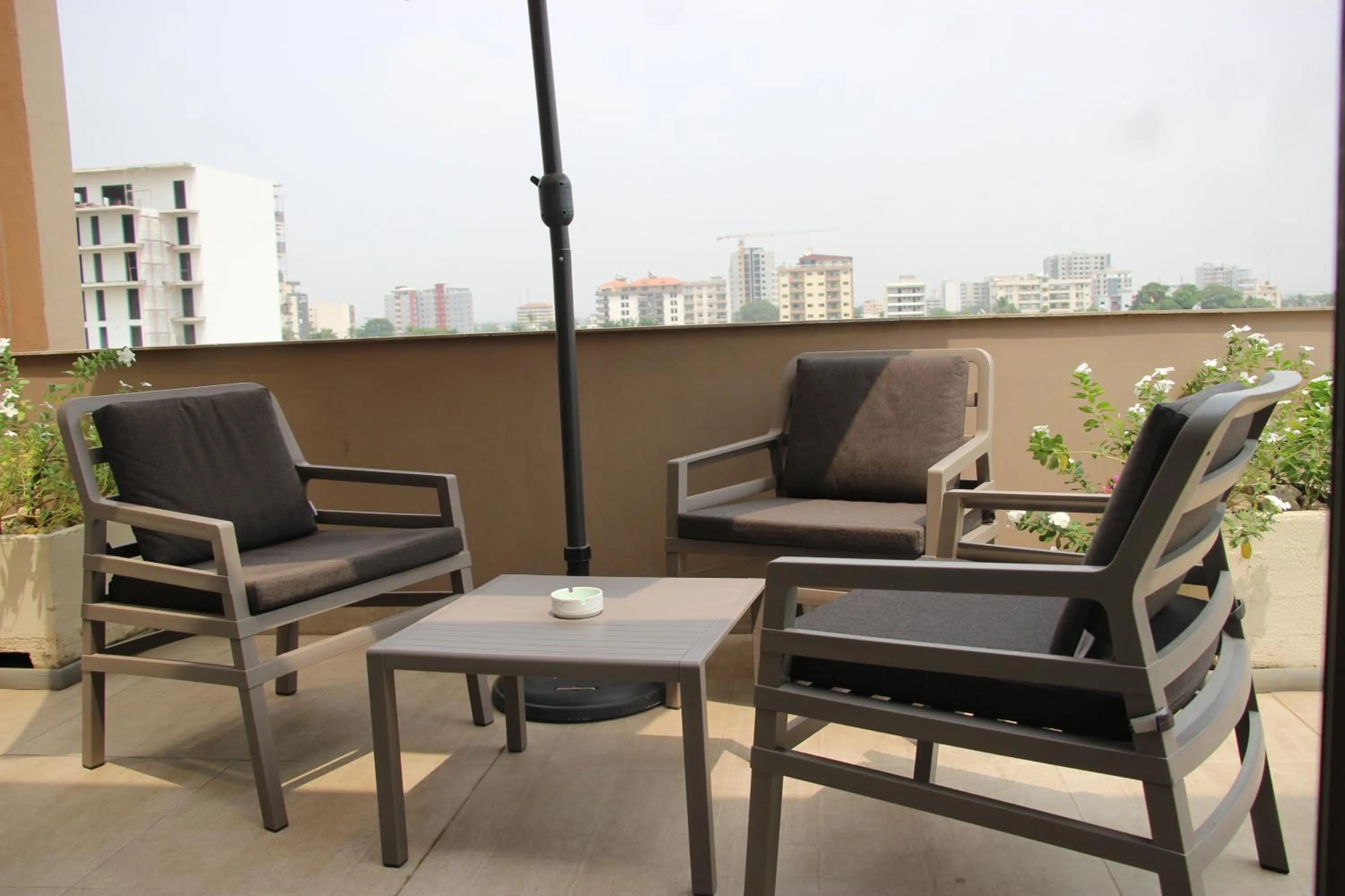 Roots Hotel Apartments Abidjan