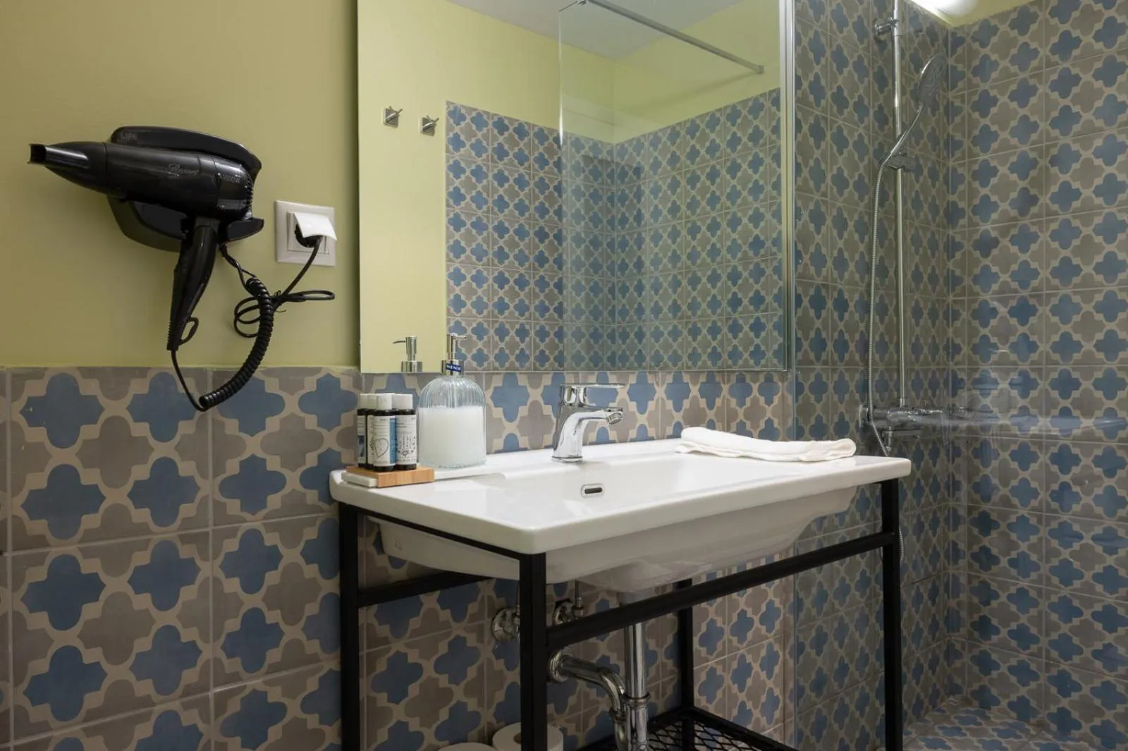 Bathroom in ATHENS STORIES