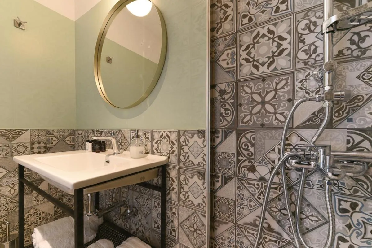 Shower in ATHENS STORIES