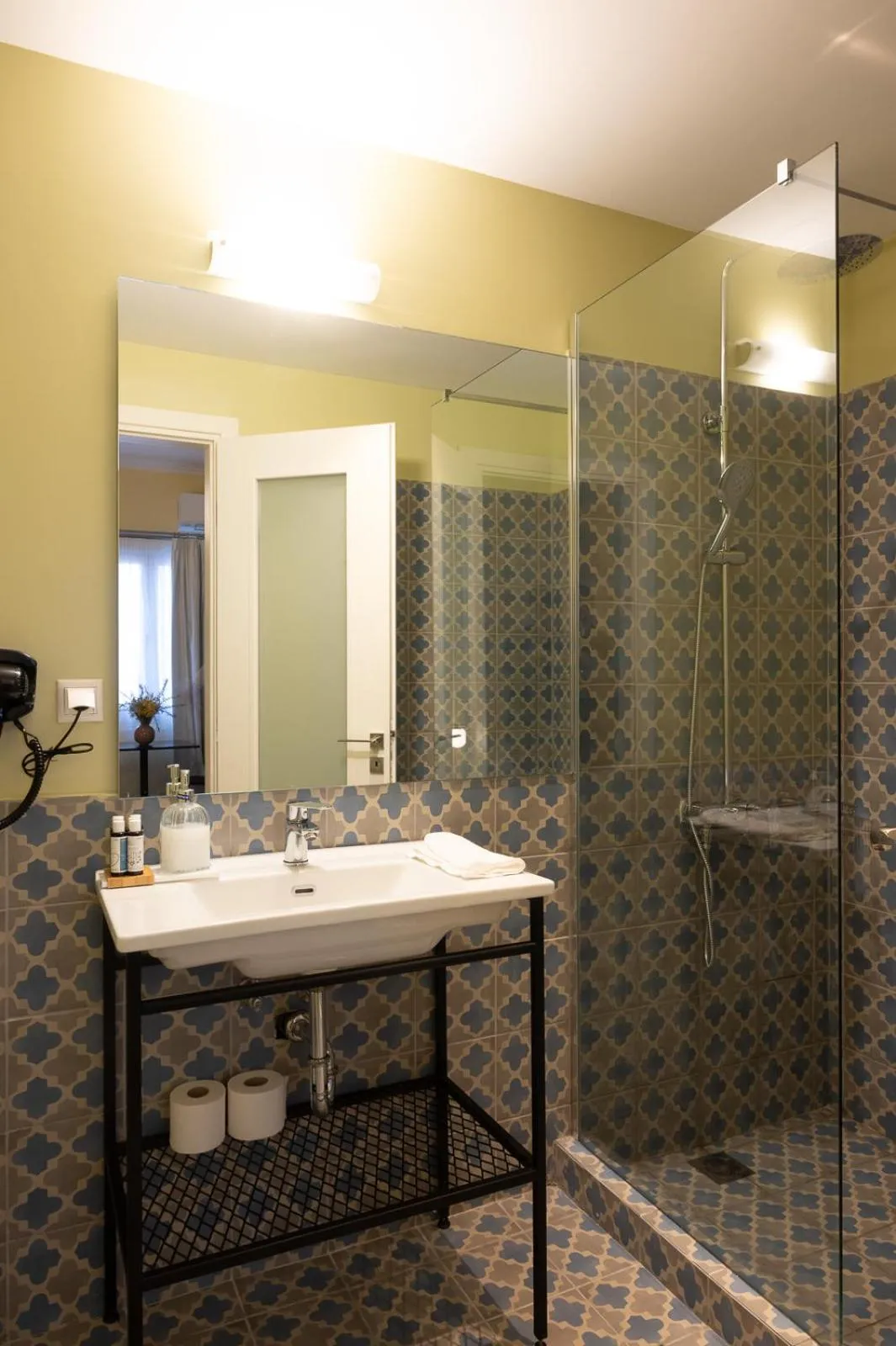 Shower in ATHENS STORIES