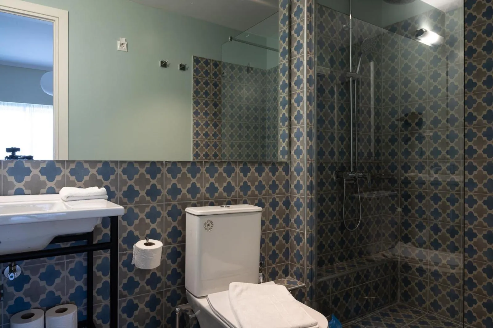 Shower in ATHENS STORIES