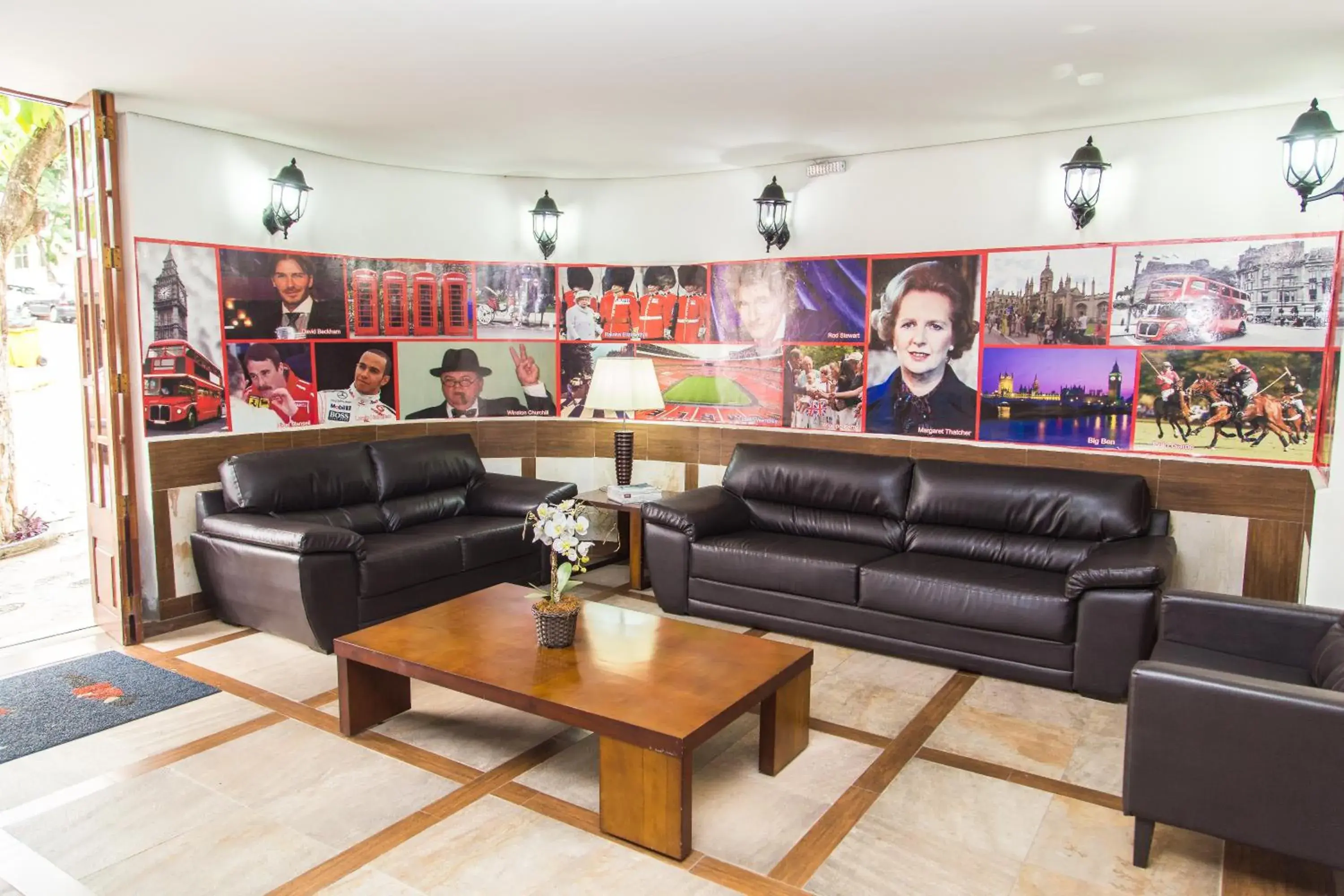 Lobby or reception in Hotel Londres Lobby or reception in Hotel Londres