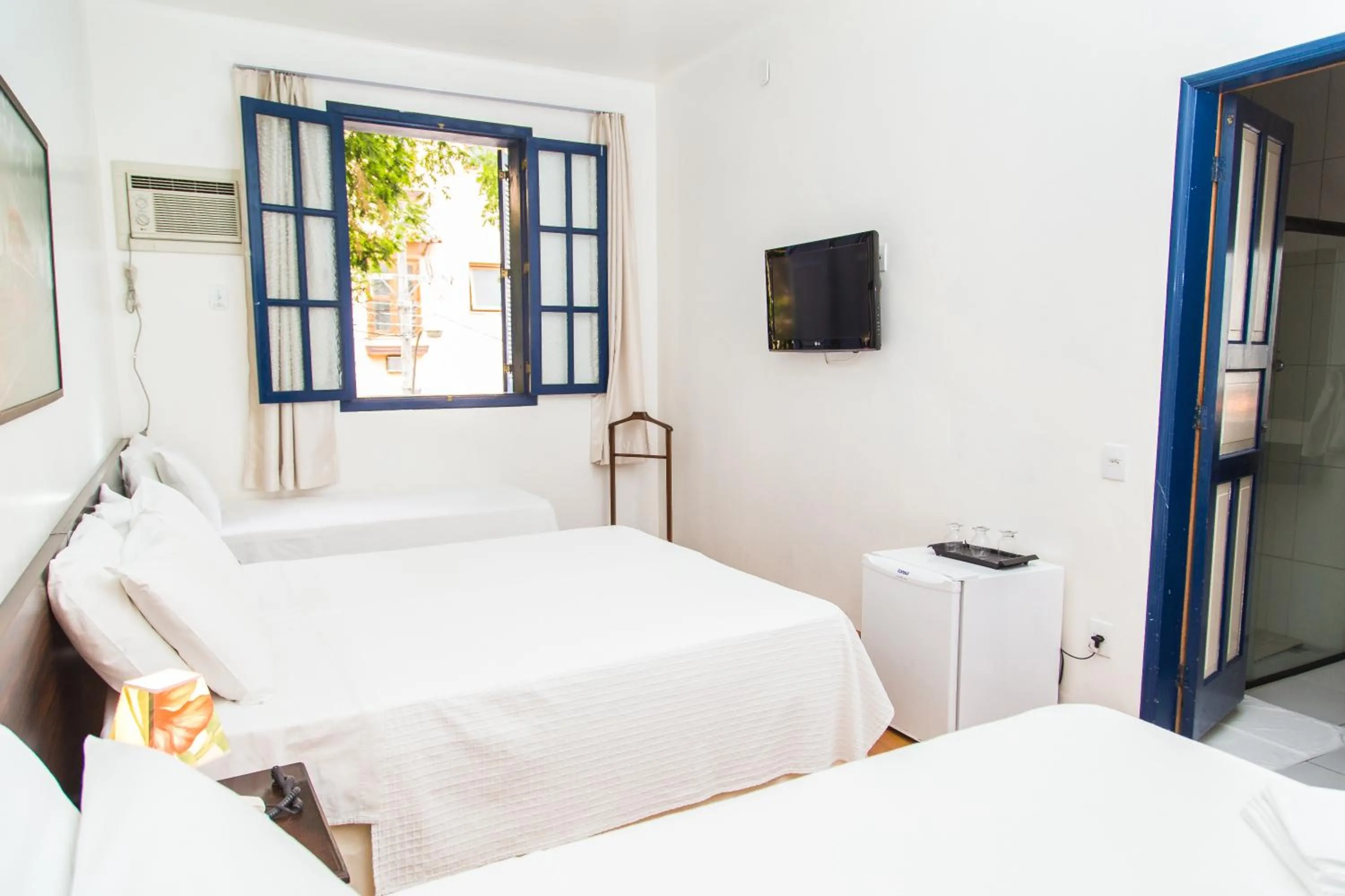 Photo of the whole room, Bed in Hotel Londres