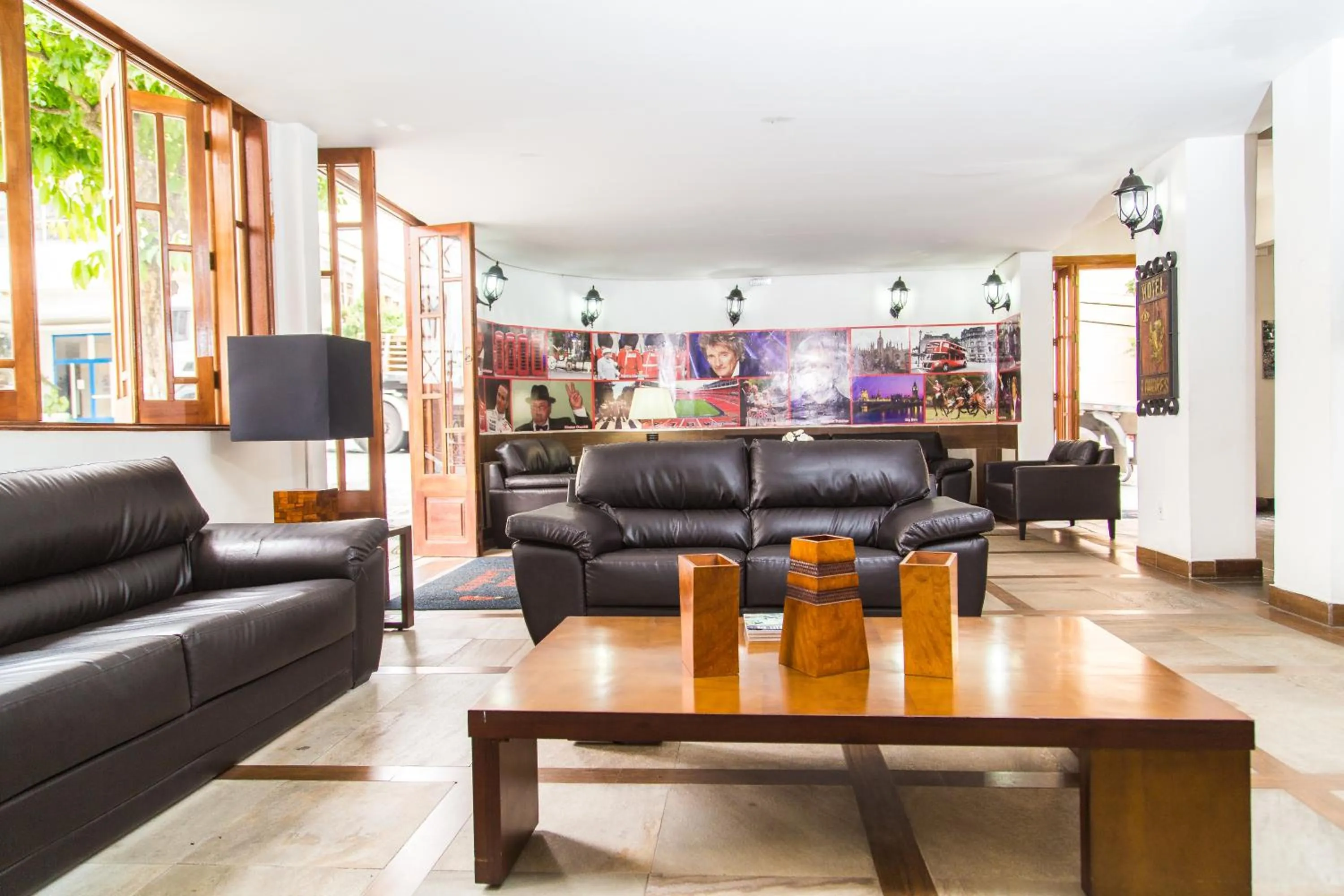 Seating area in Hotel Londres
