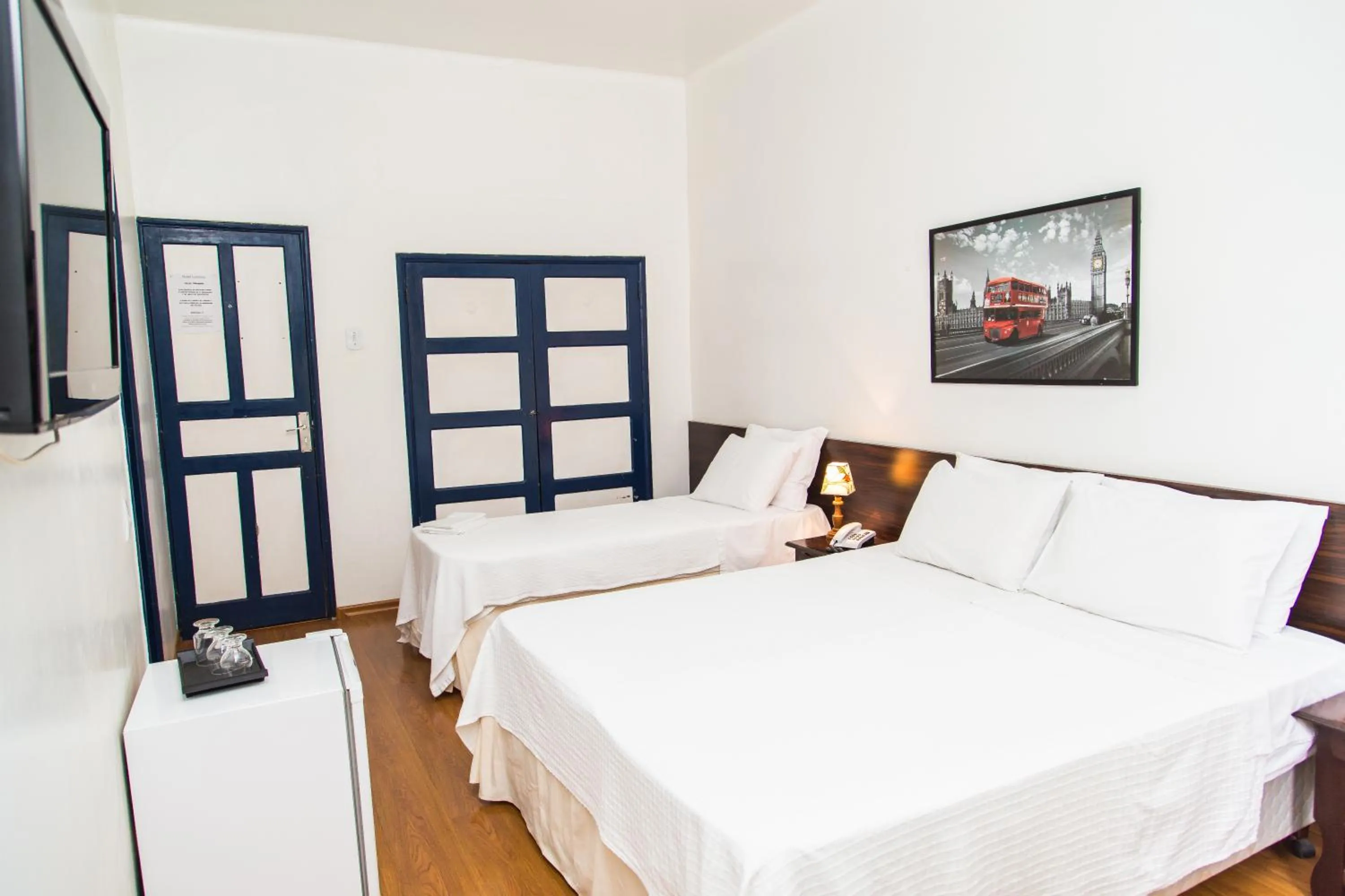 Photo of the whole room, Bed in Hotel Londres