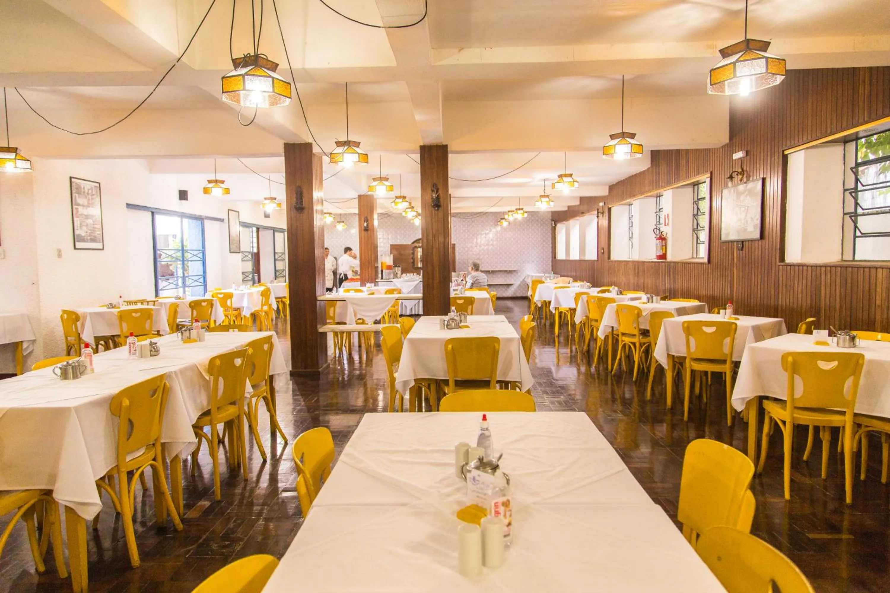 Restaurant/places to eat in Hotel Londres