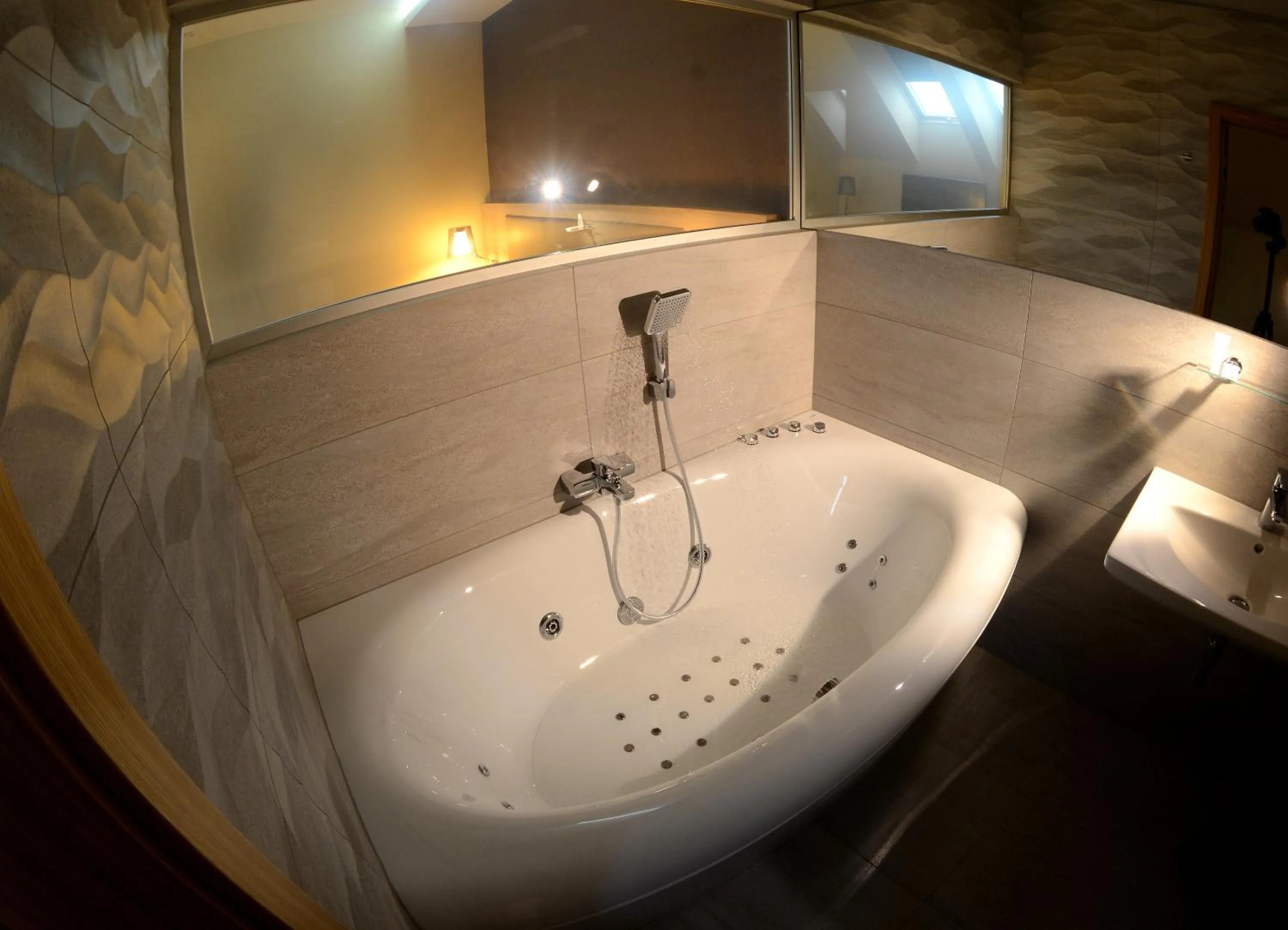 Hot Tub in Hotel Stardust