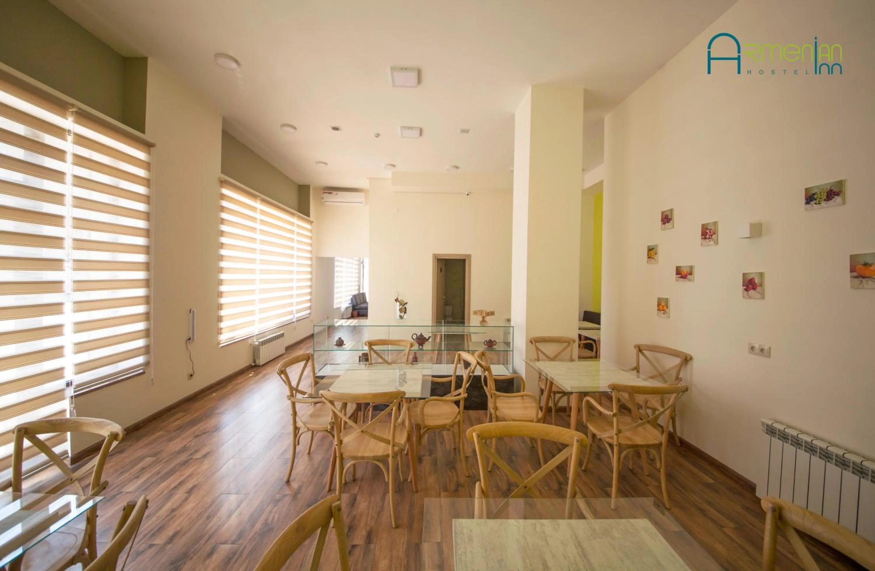 Restaurant/places to eat in Armenian Inn