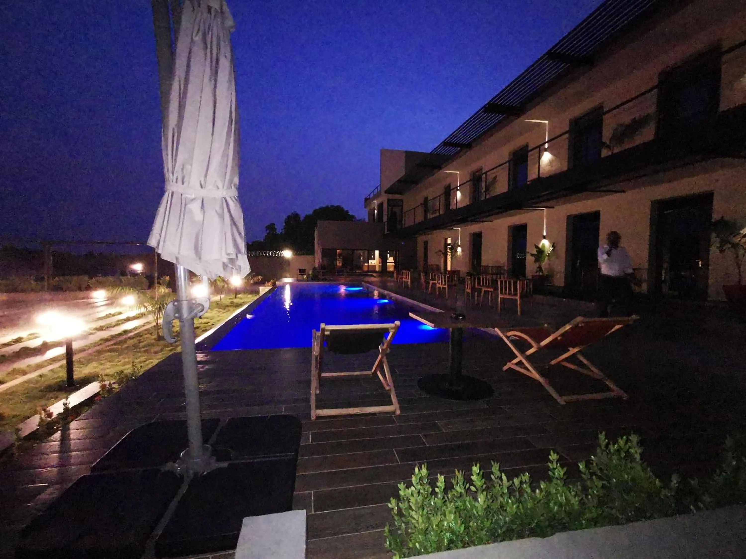 Property building in Au bord de l'eau