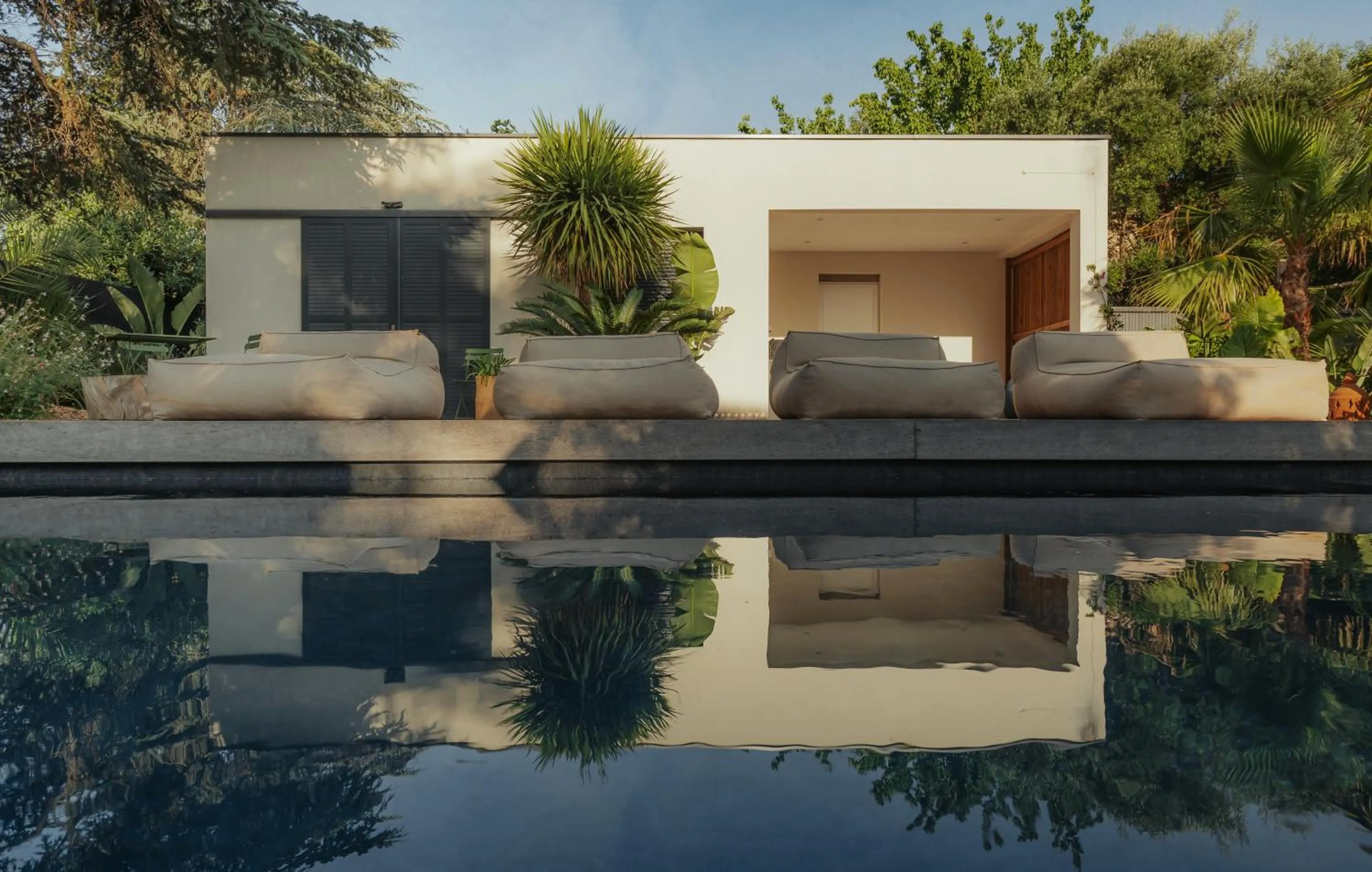 Pool view in L'Oasis Vendargues