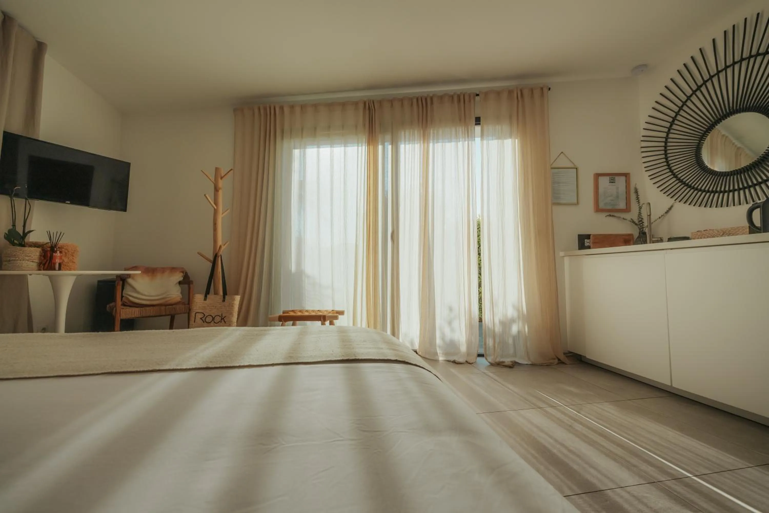 Photo of the whole room, Bed in L'Oasis Vendargues