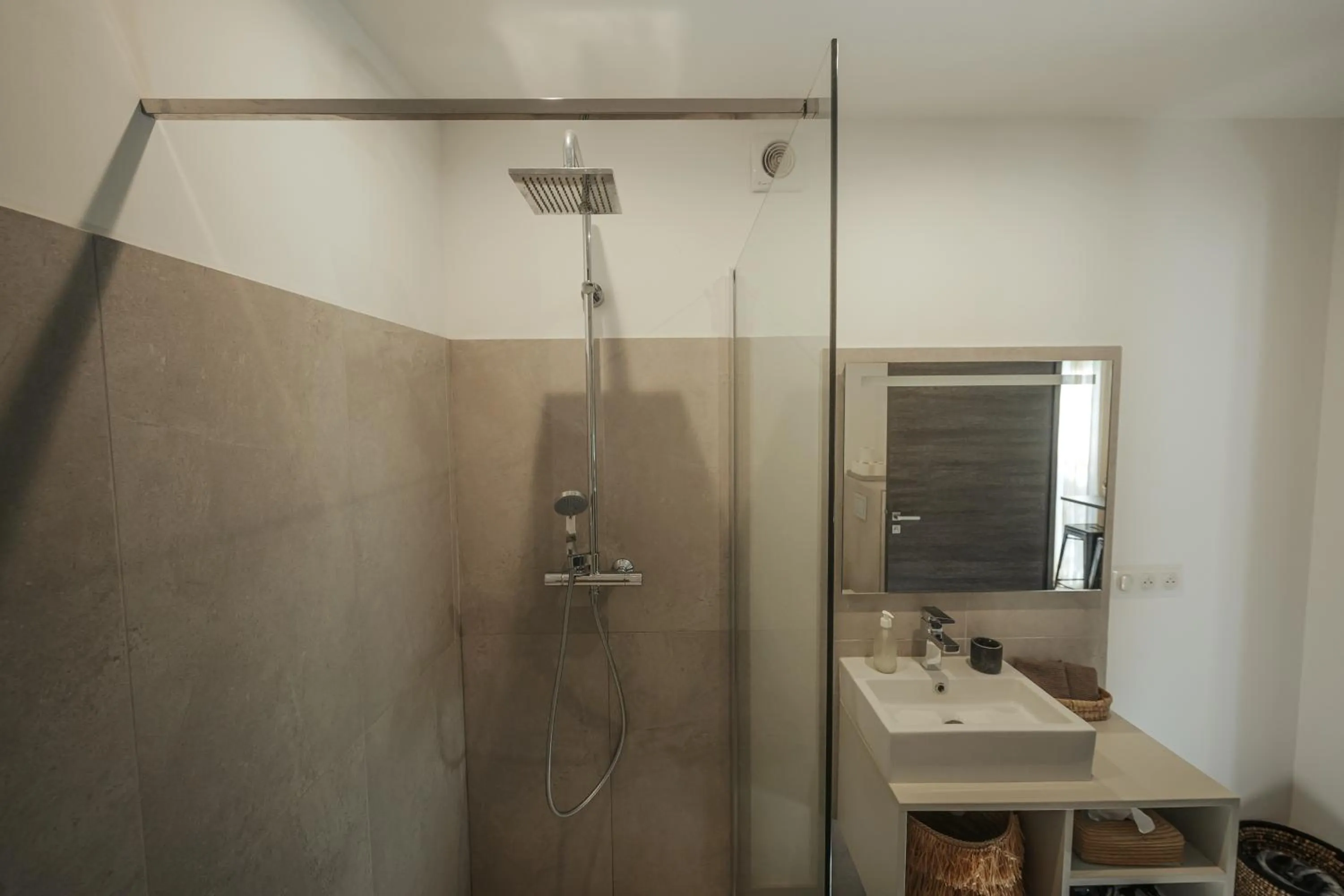 Shower in L'Oasis Vendargues